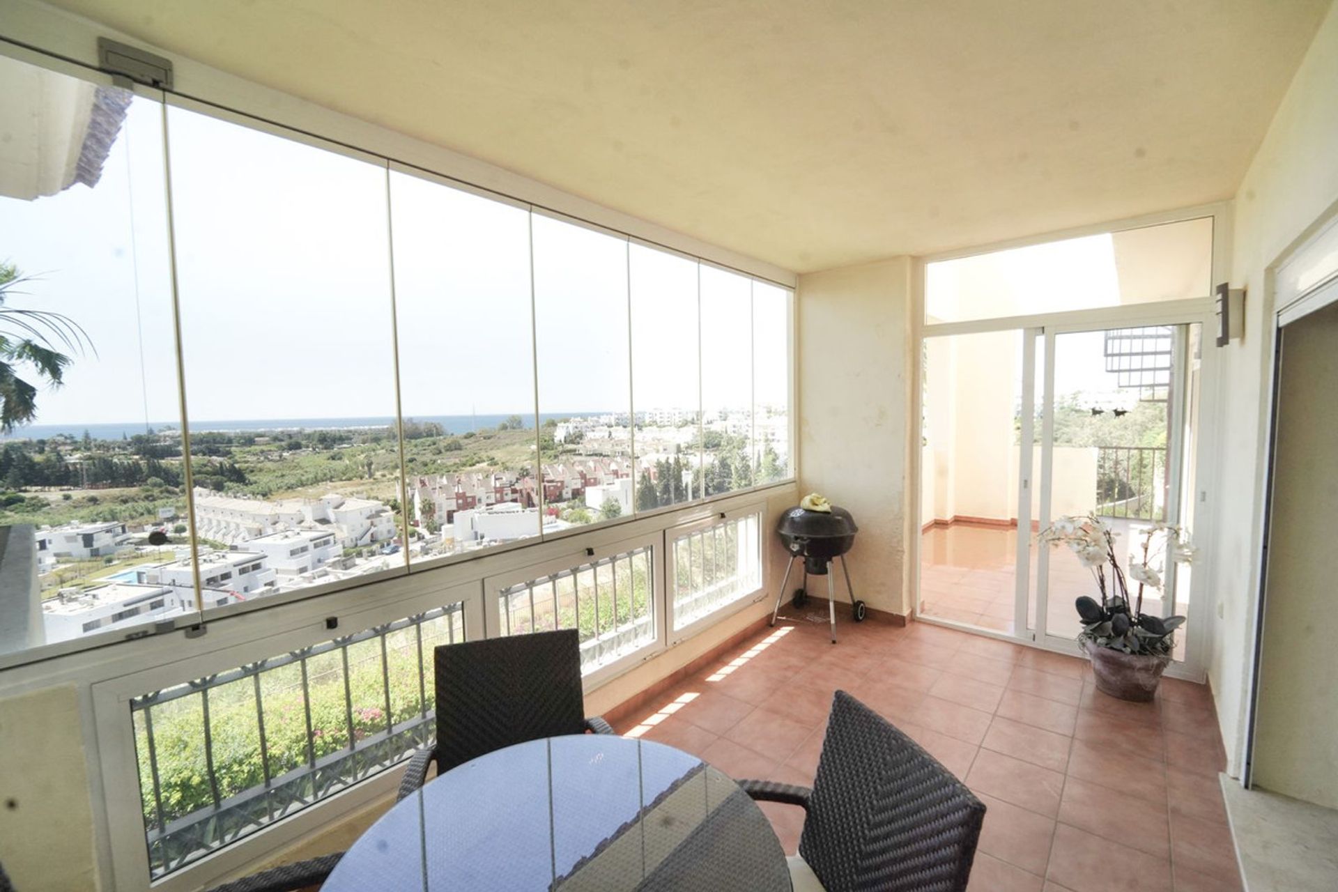 Condominium in San Pedro de Alcántara, Andalusië 10862372