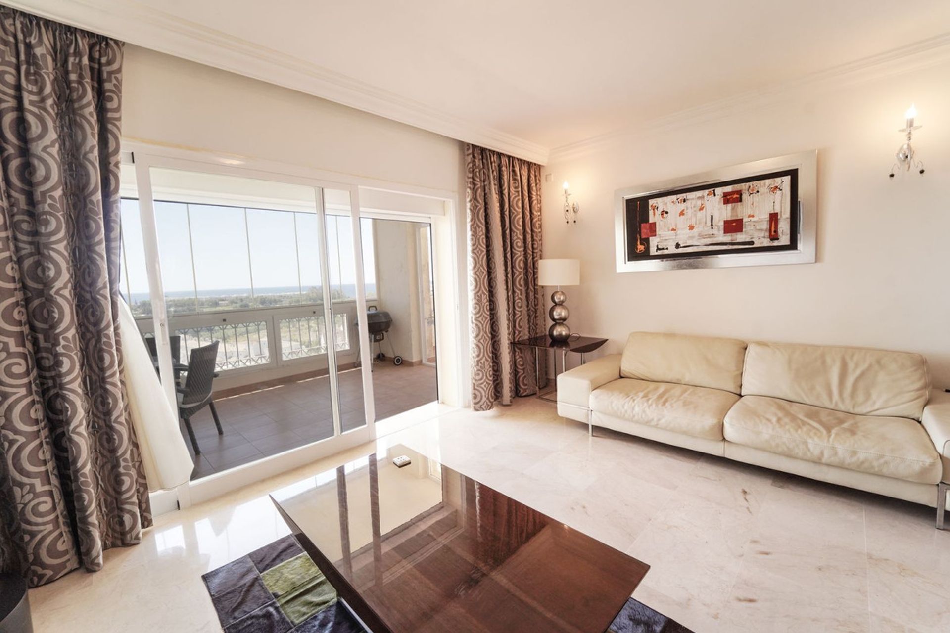 Condominium in Marbella, Andalucía 10862372