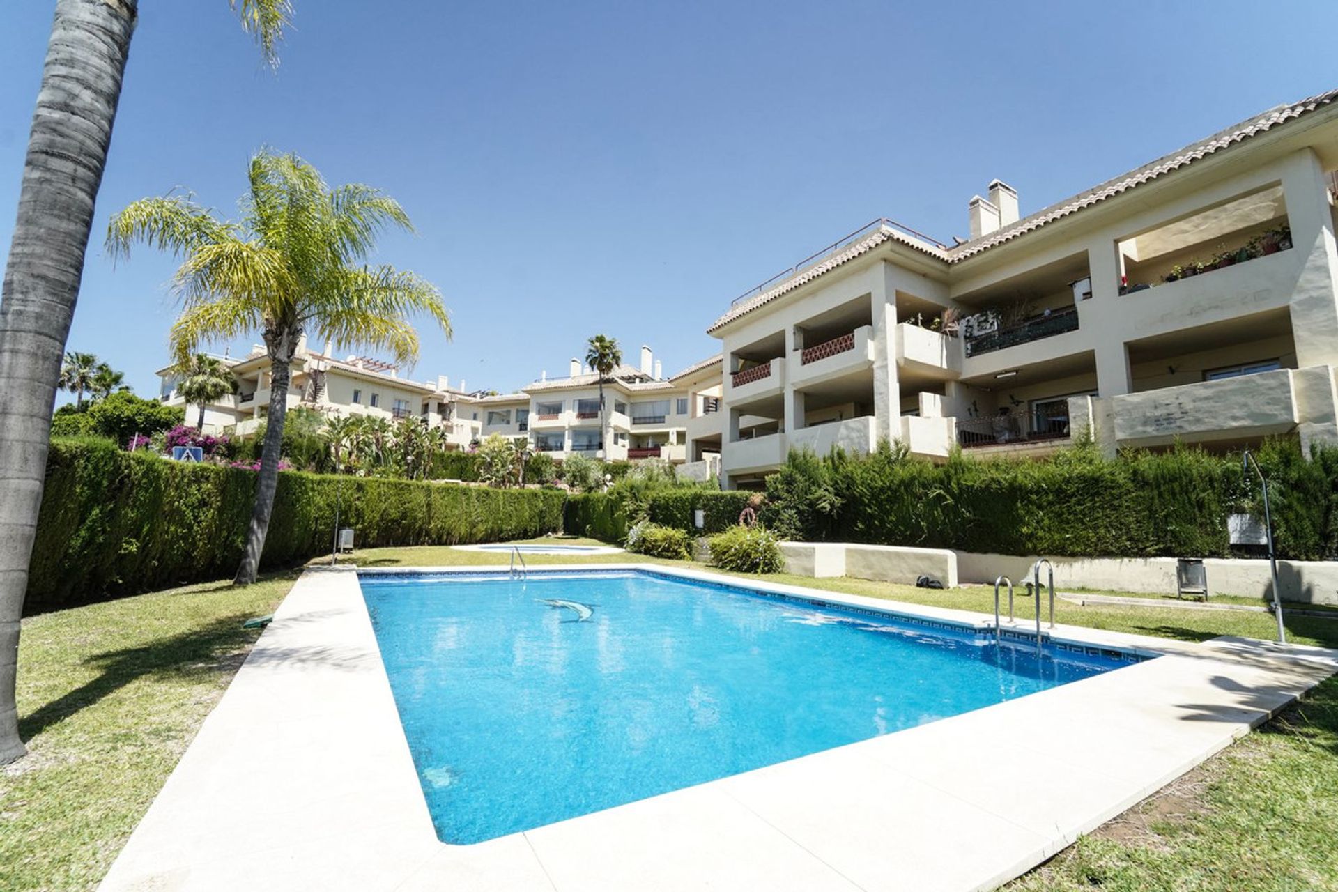 Condominium in Marbella, Andalucía 10862372