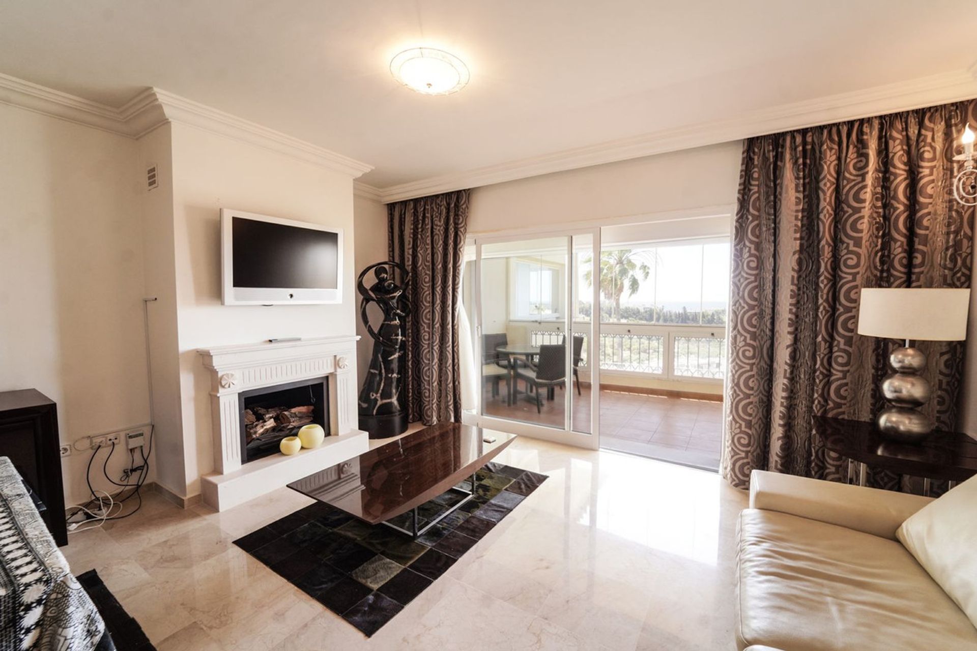 Condominium in Marbella, Andalucía 10862372