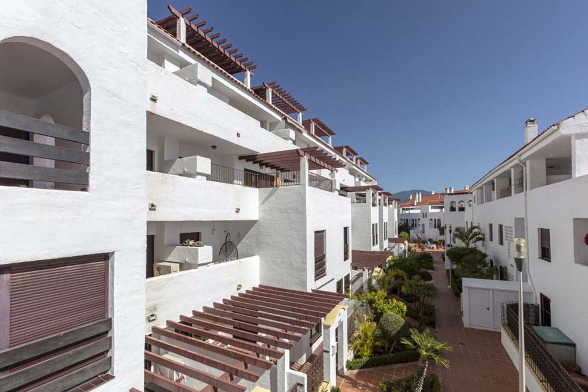 Condominium in Marbella, Andalucía 10862475