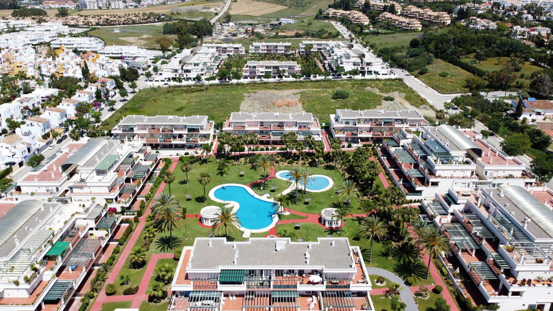 Condominium in Marbella, Andalucía 10862527