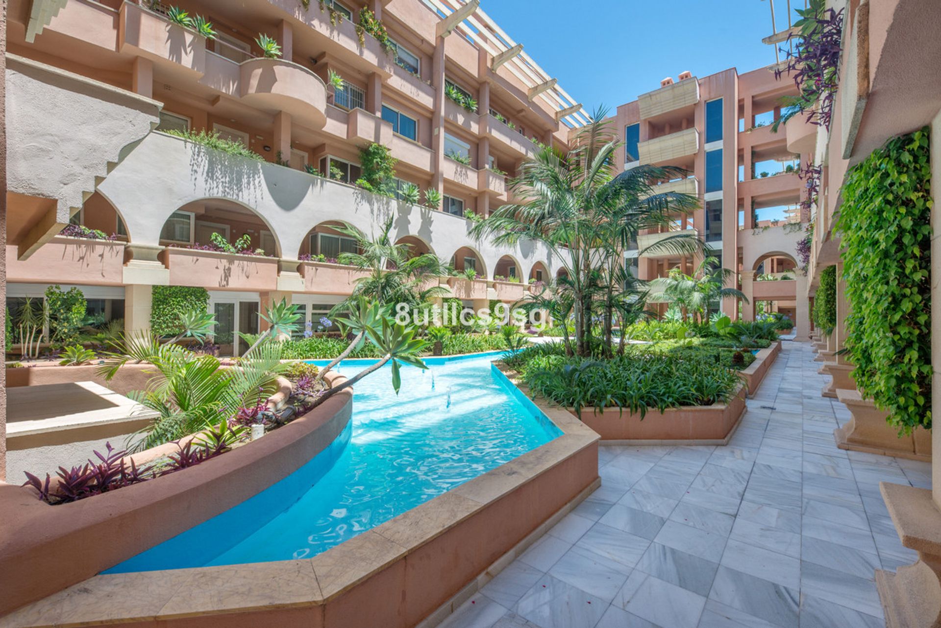 Condominium in Marbella, Andalucía 10862530