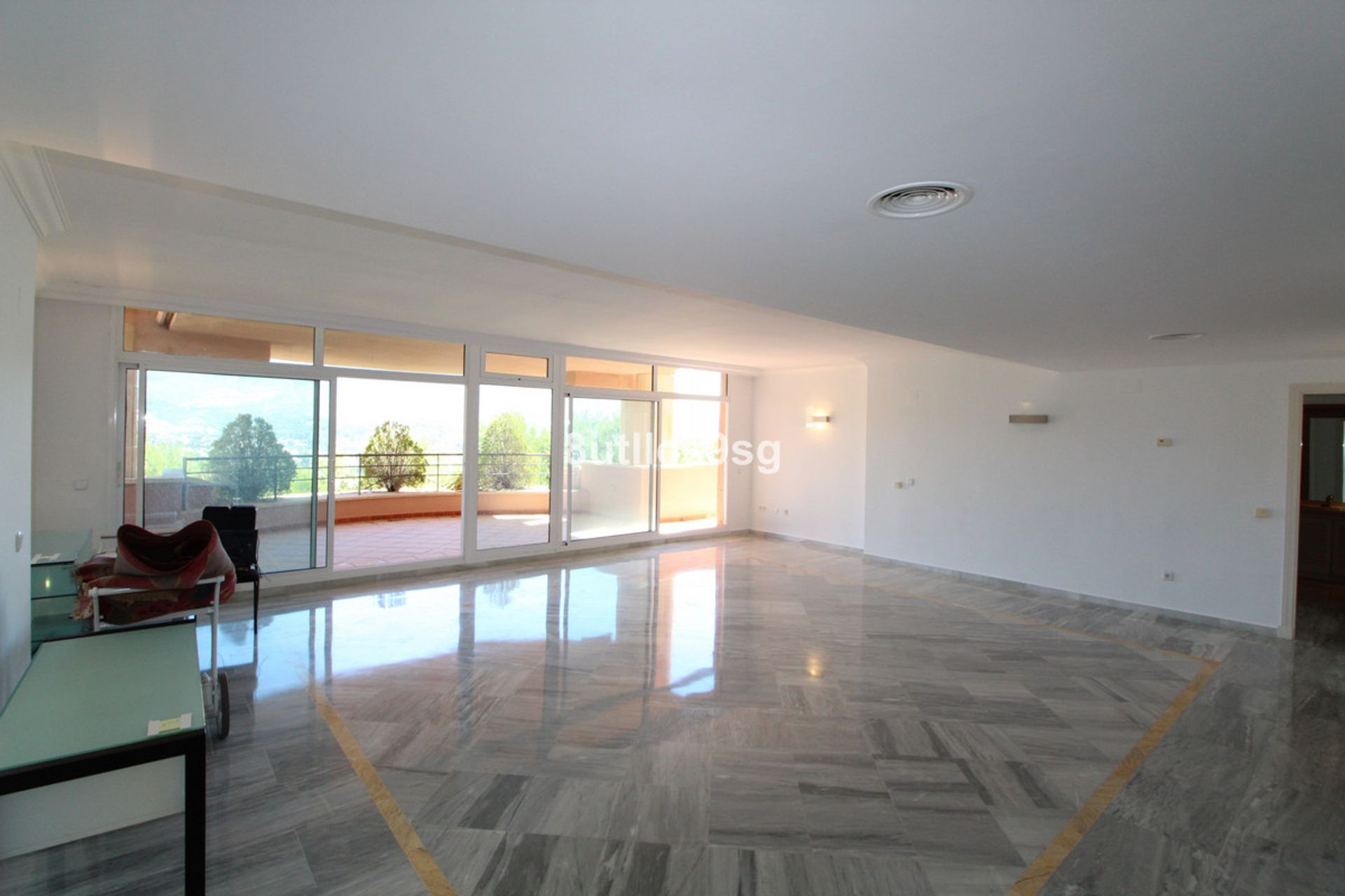 Condominium in Marbella, Andalucía 10862530