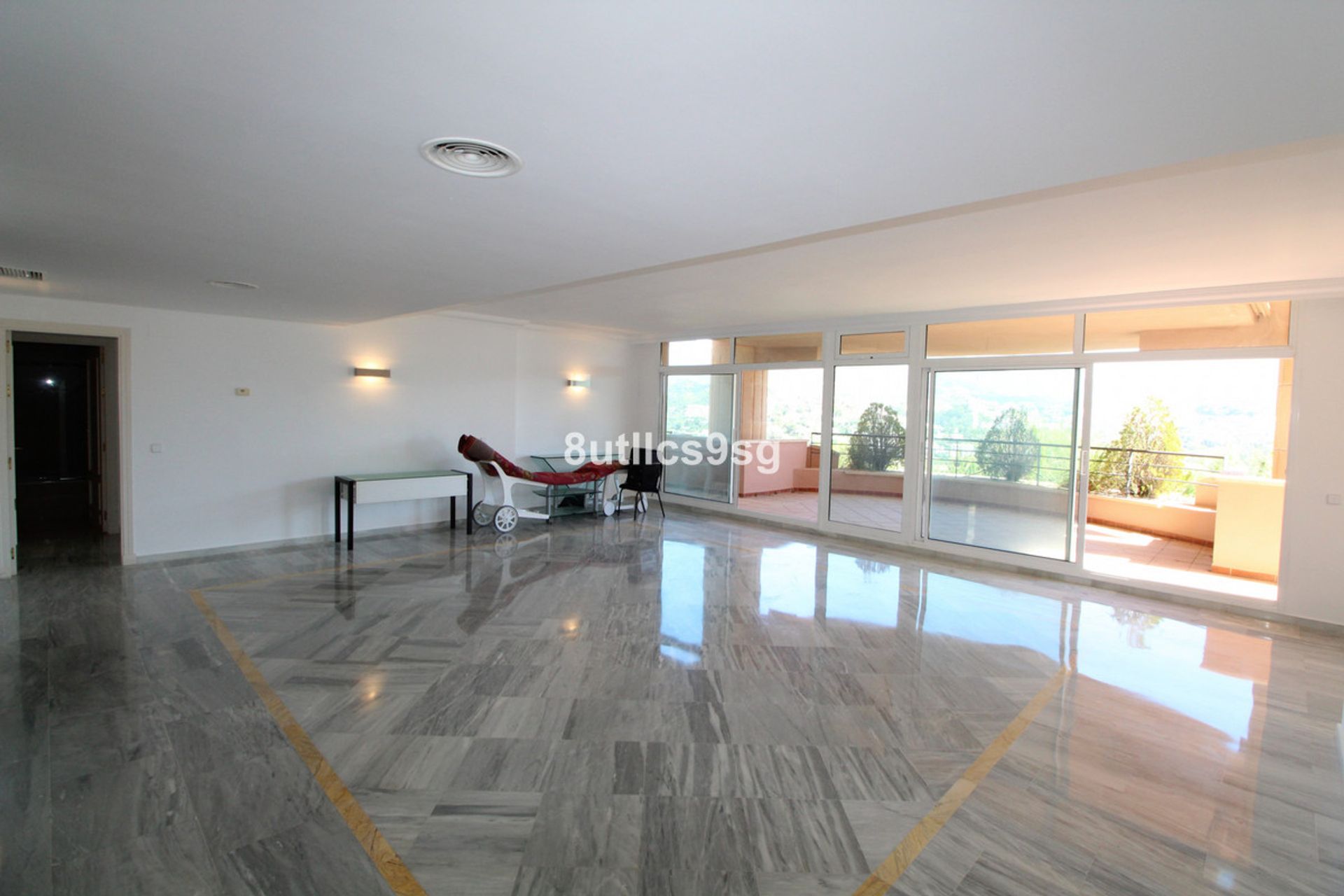 Condominium in Marbella, Andalucía 10862530