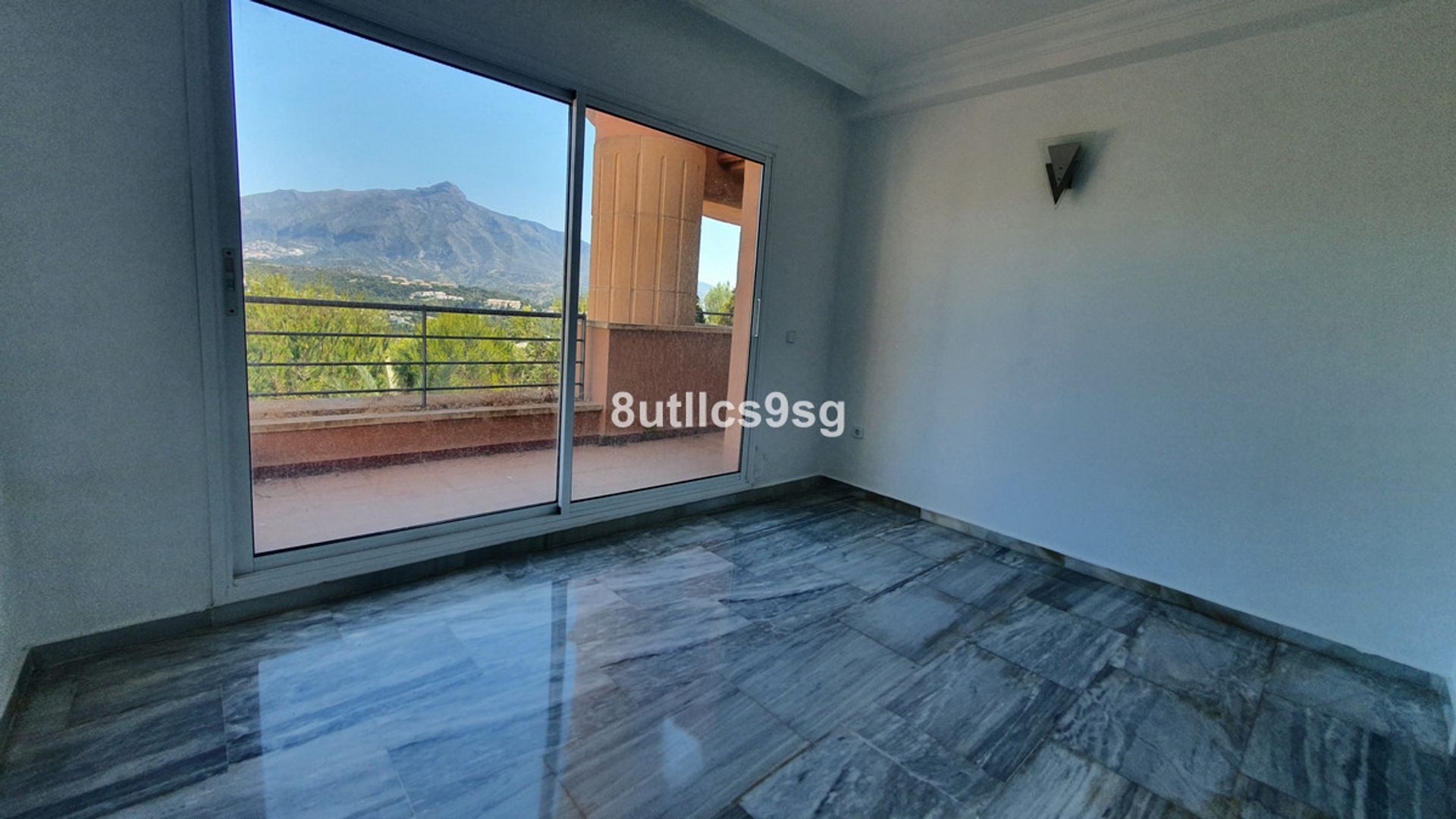 Condominium in Marbella, Andalucía 10862530