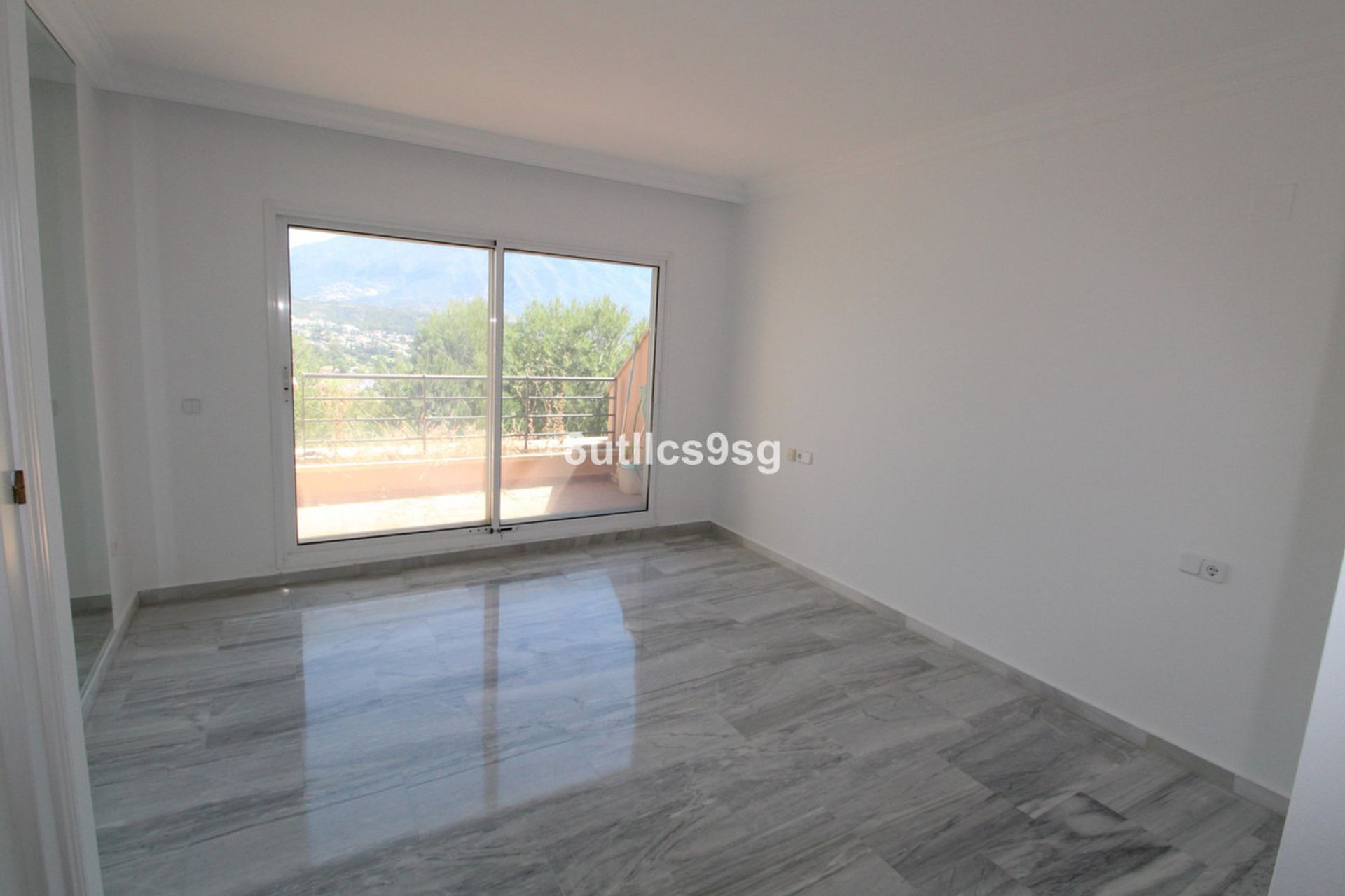 Condominium in Marbella, Andalucía 10862530