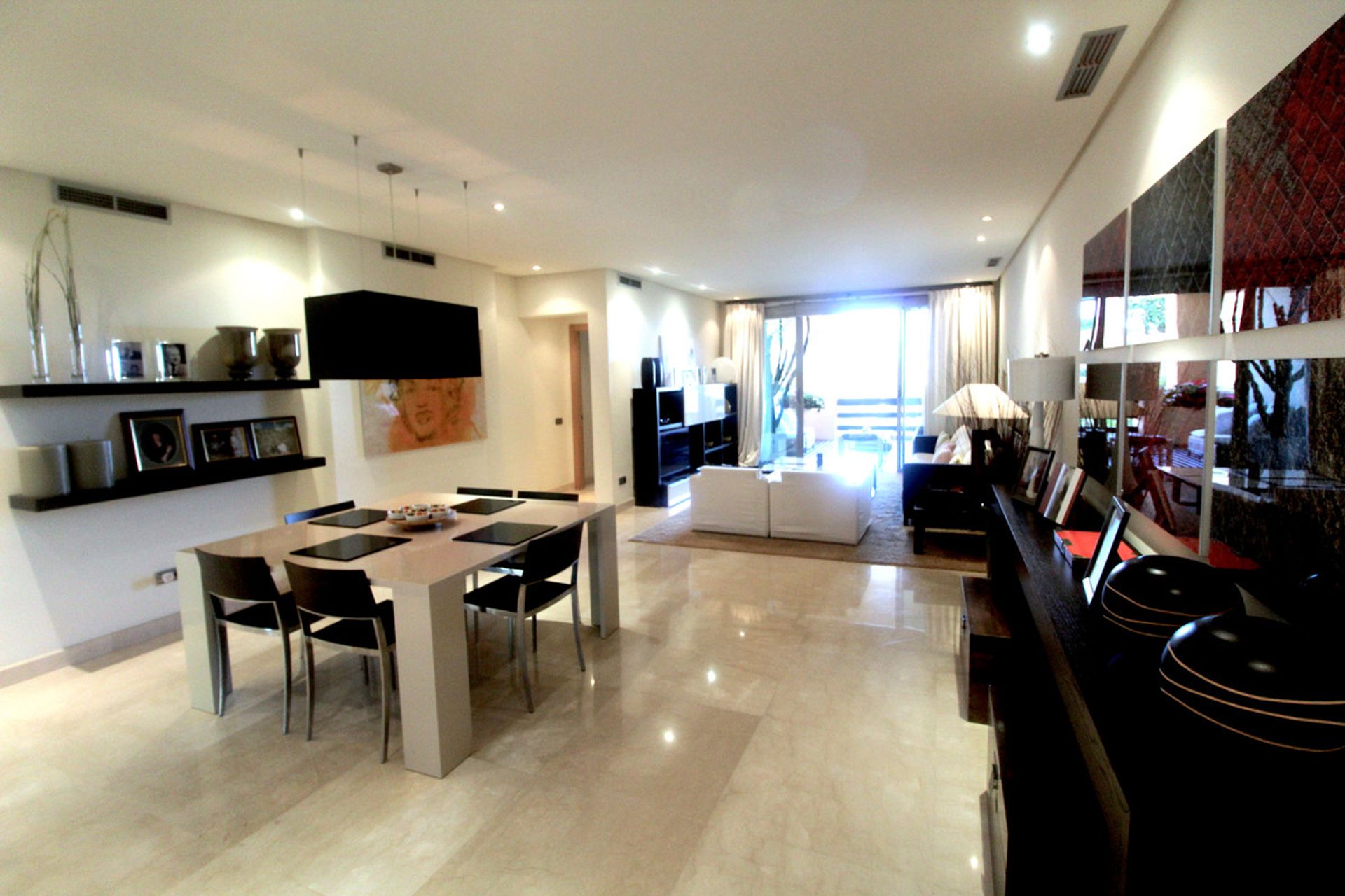 Condominium in Marbella, Andalucía 10863063