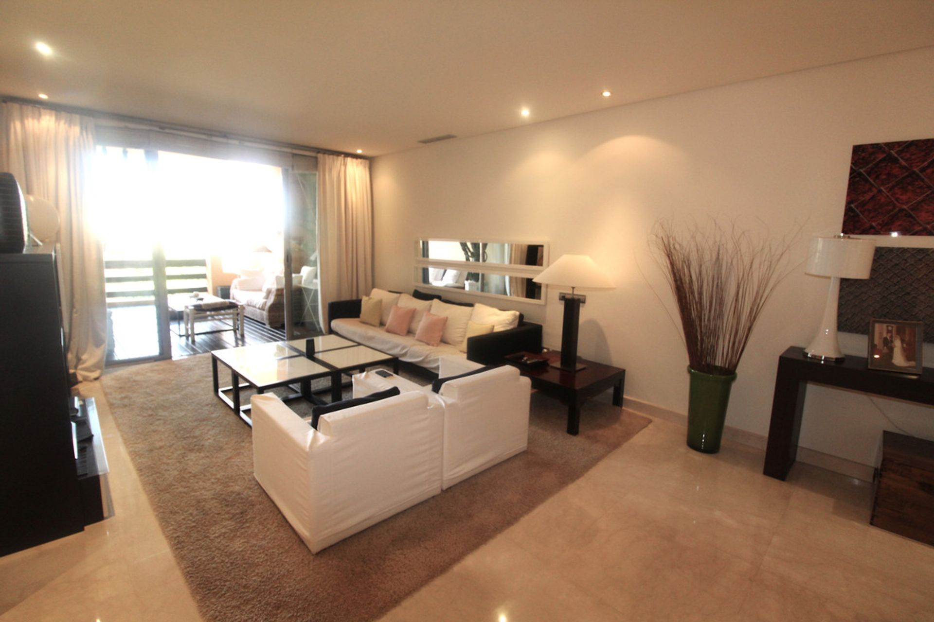 Condominium in Marbella, Andalucía 10863063