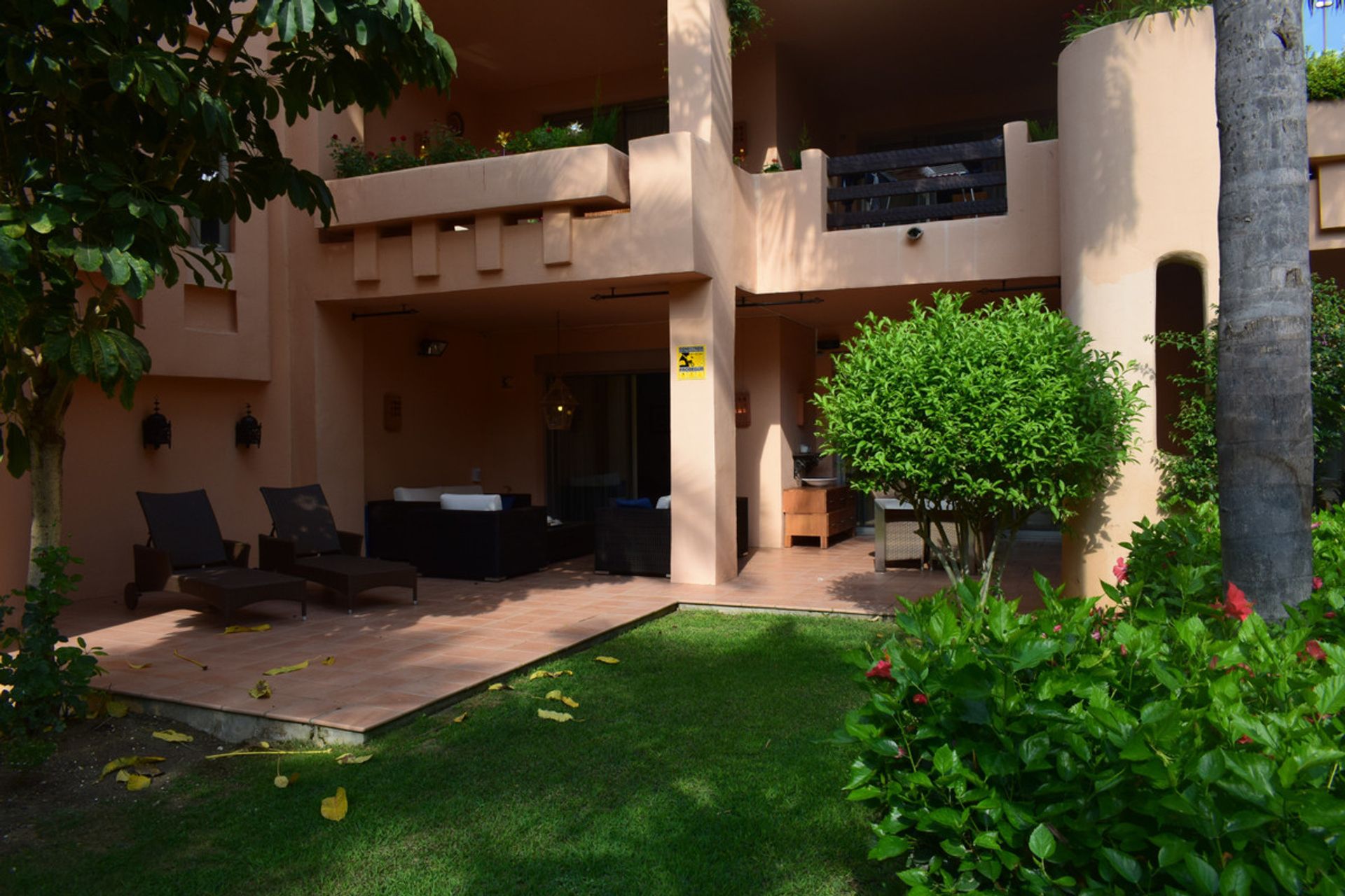 Condominium in Marbella, Andalusië 10863167