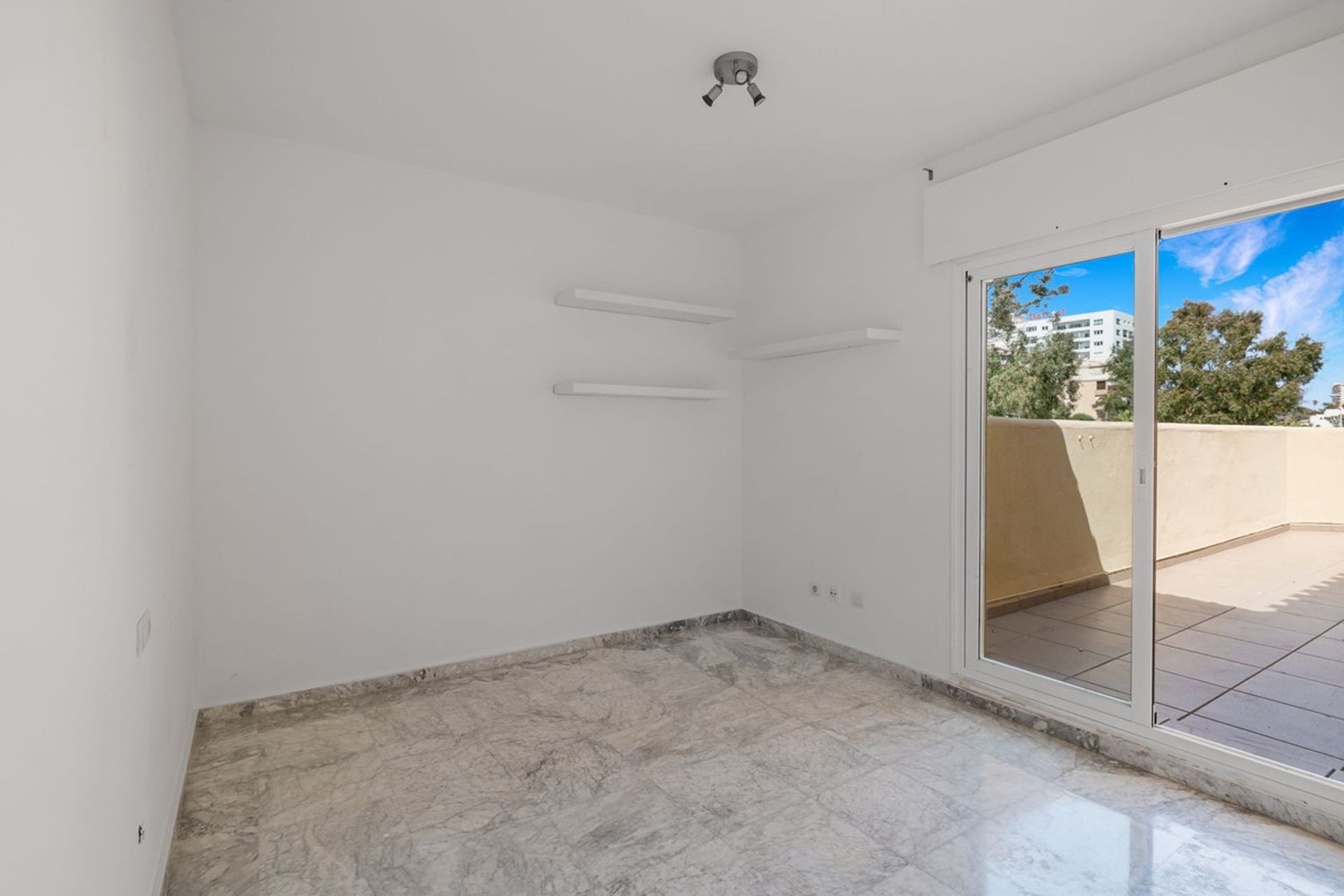 Condominium dans Benalmádena, Andalucía 10863438