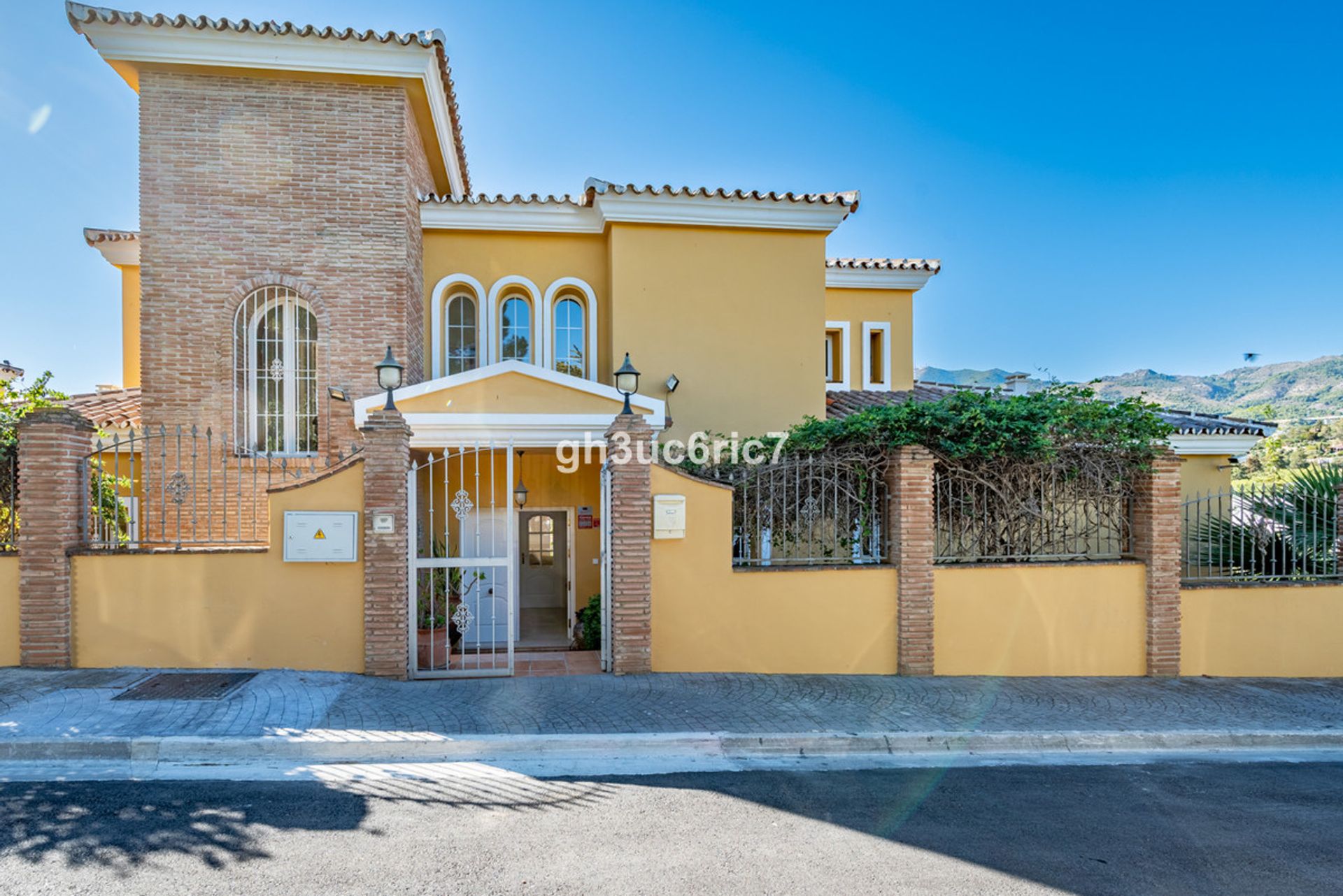 House in Arroyo de la Miel, Andalusia 10863448