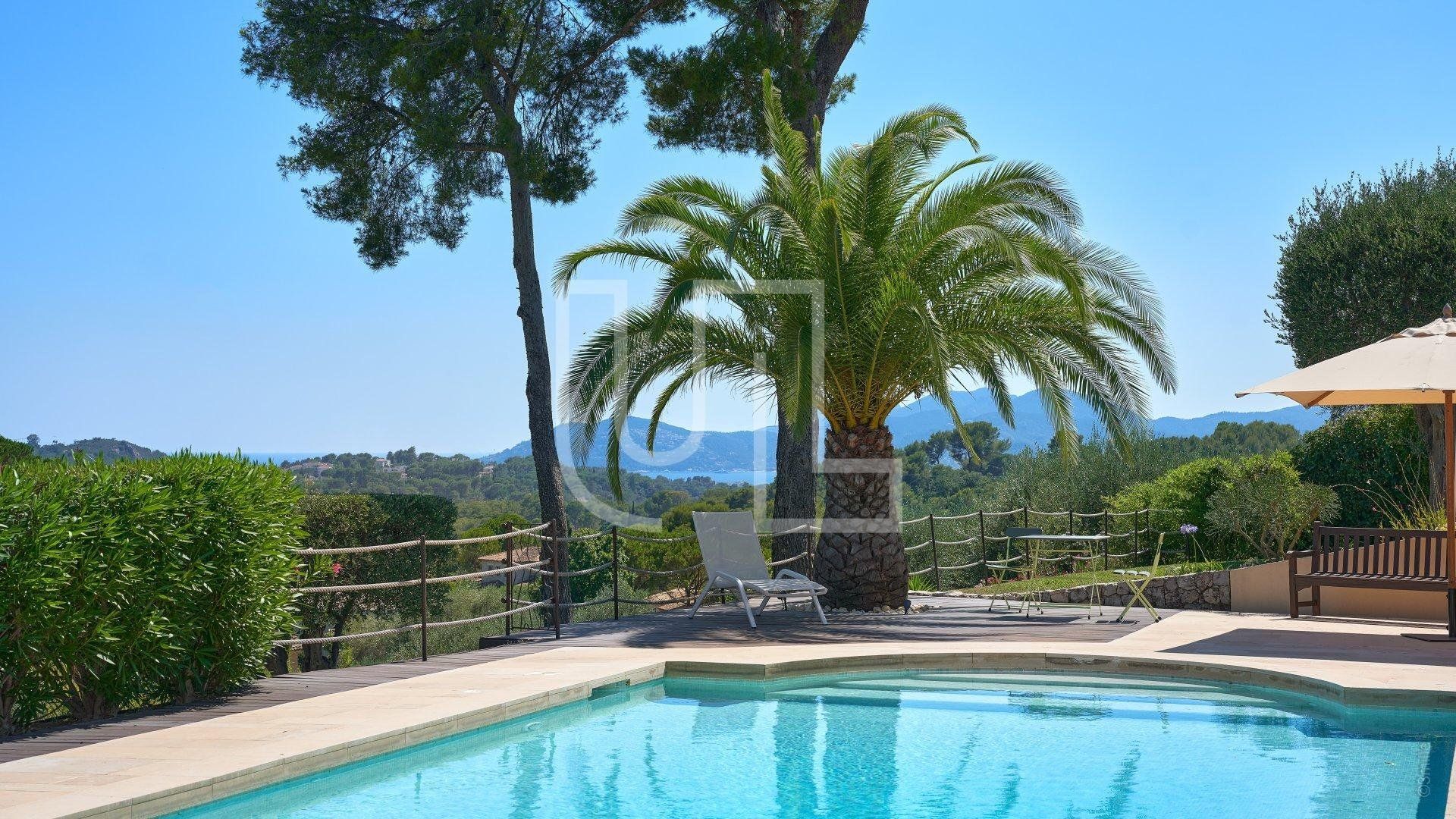 σπίτι σε Mougins, Provence-Alpes-Côte d'Azur 10864195