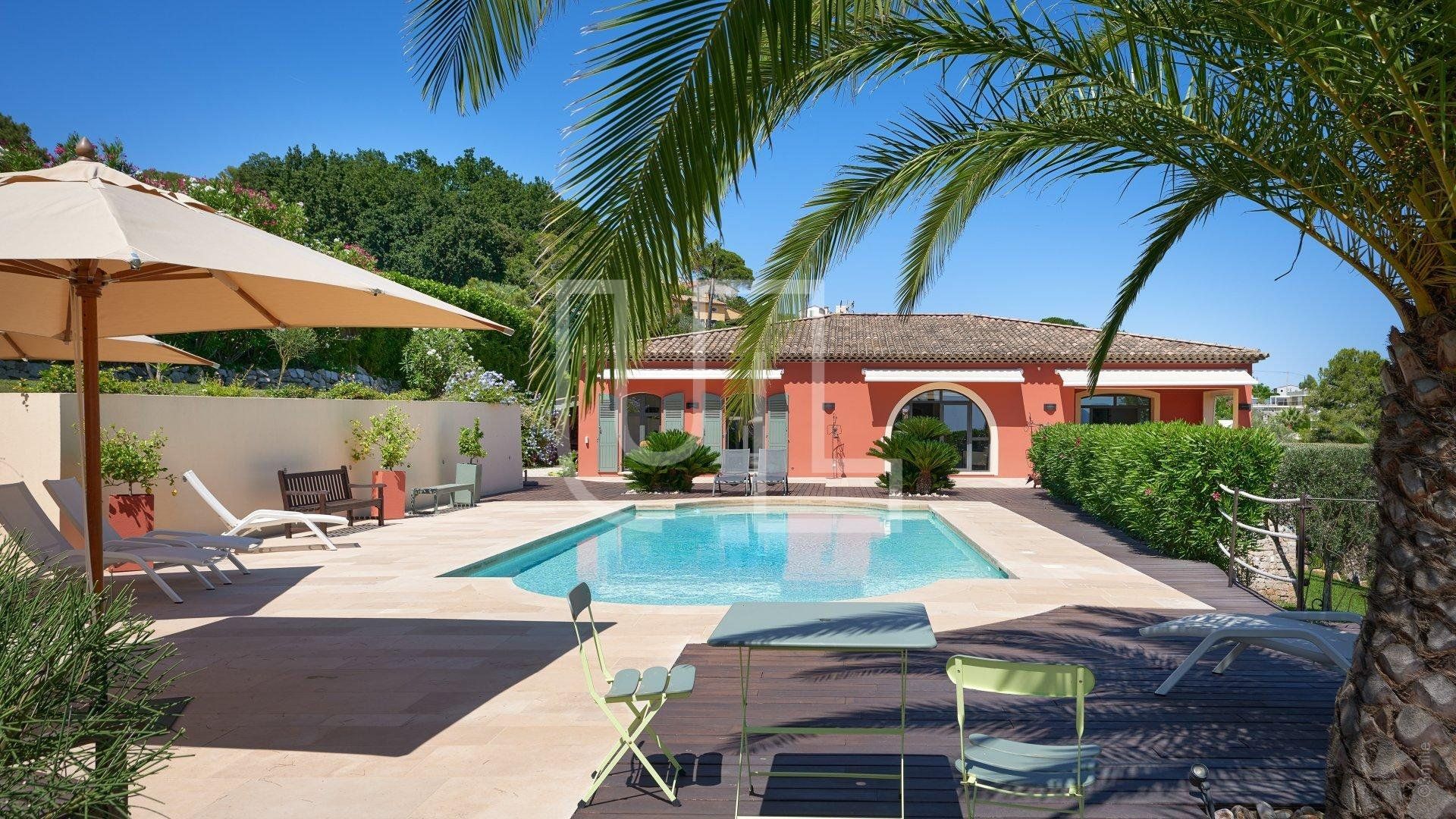 σπίτι σε Mougins, Provence-Alpes-Côte d'Azur 10864195