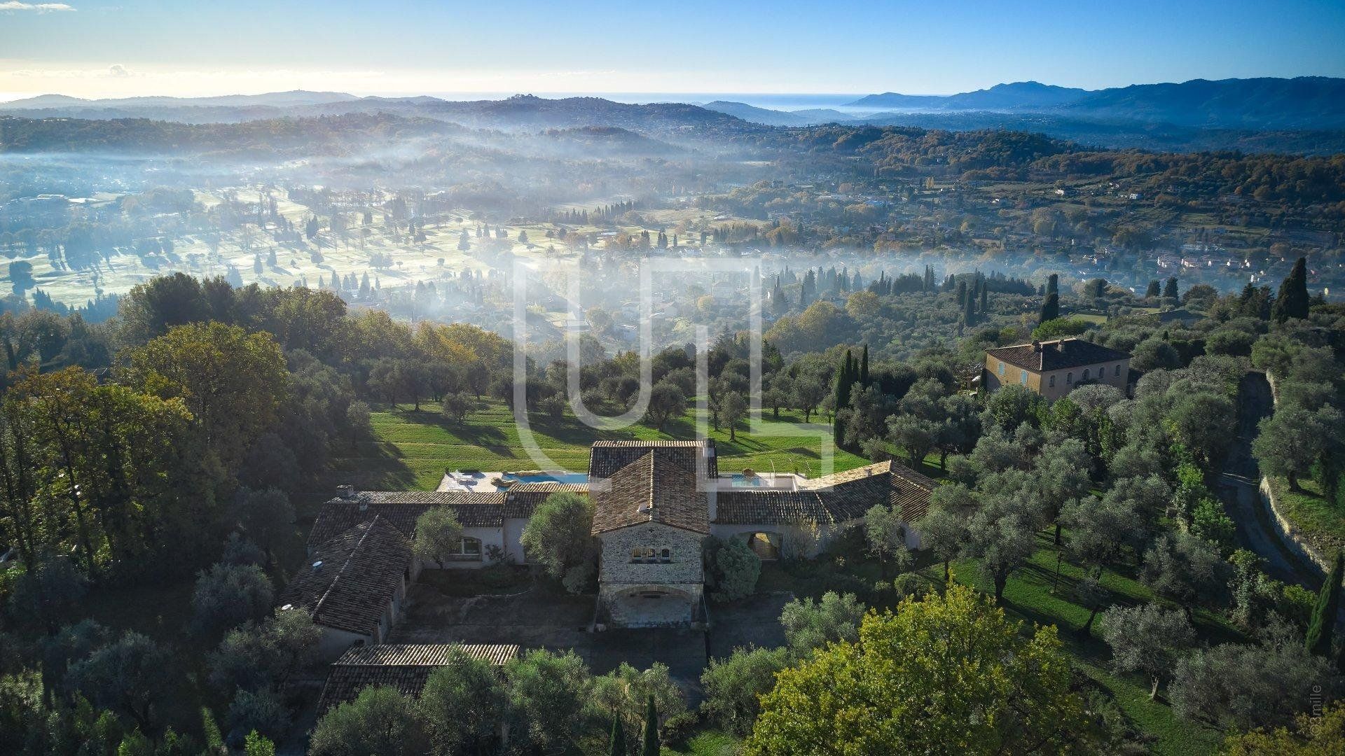 Casa nel Chateauneuf-Grasse, Provence-Alpes-Cote d'Azur 10864215