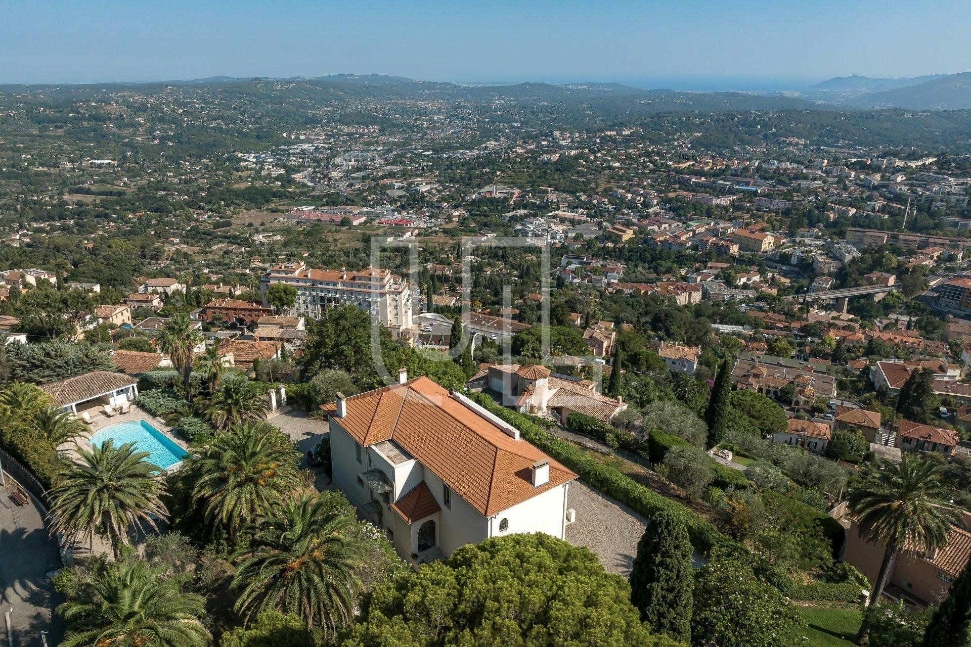 집 에 Grasse, Provence-Alpes-Côte d'Azur 10864260