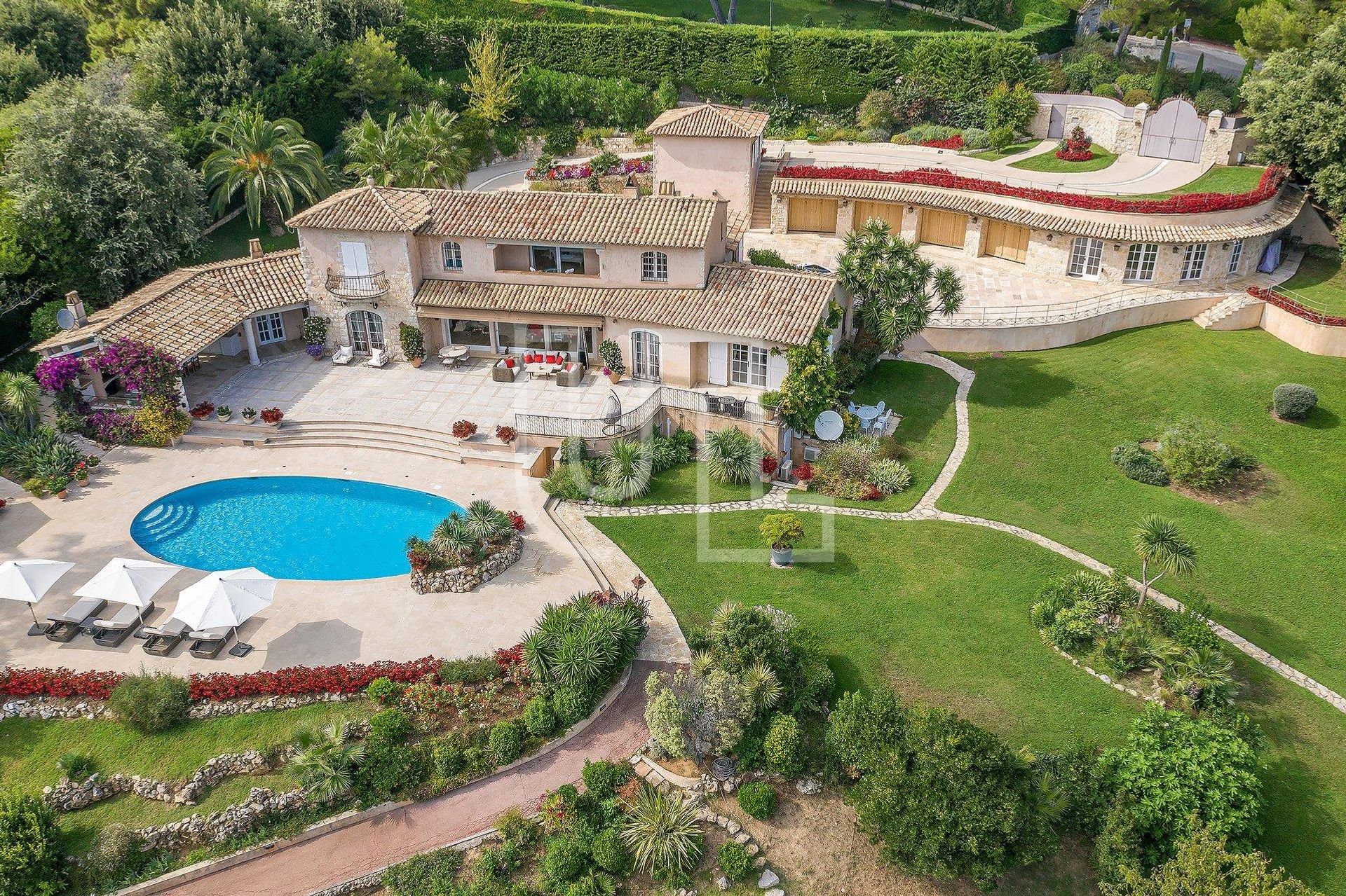 Casa nel La Colle-sur-Loup, Provence-Alpes-Côte d'Azur 10864466