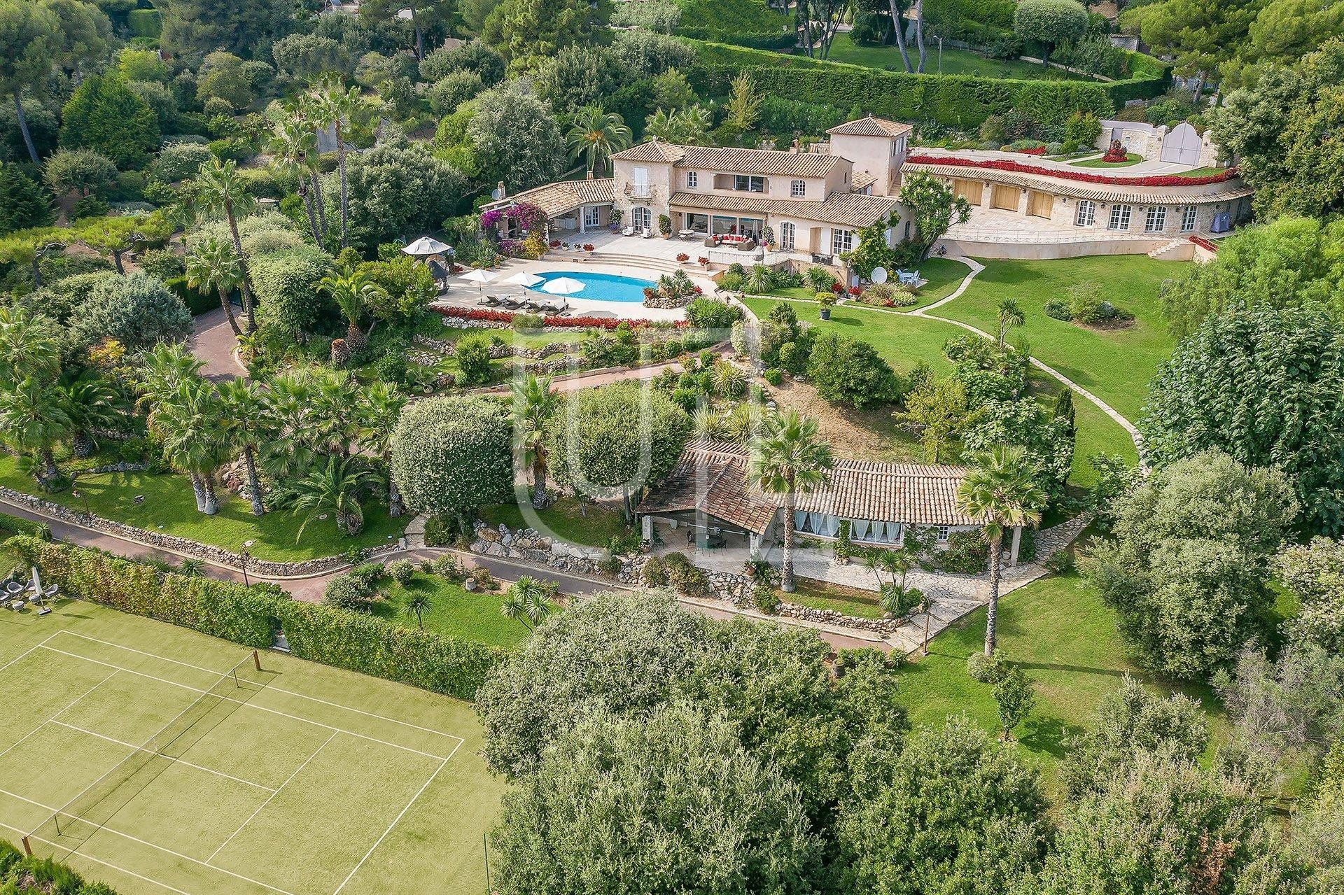 Casa nel La Colle-sur-Loup, Provence-Alpes-Côte d'Azur 10864466