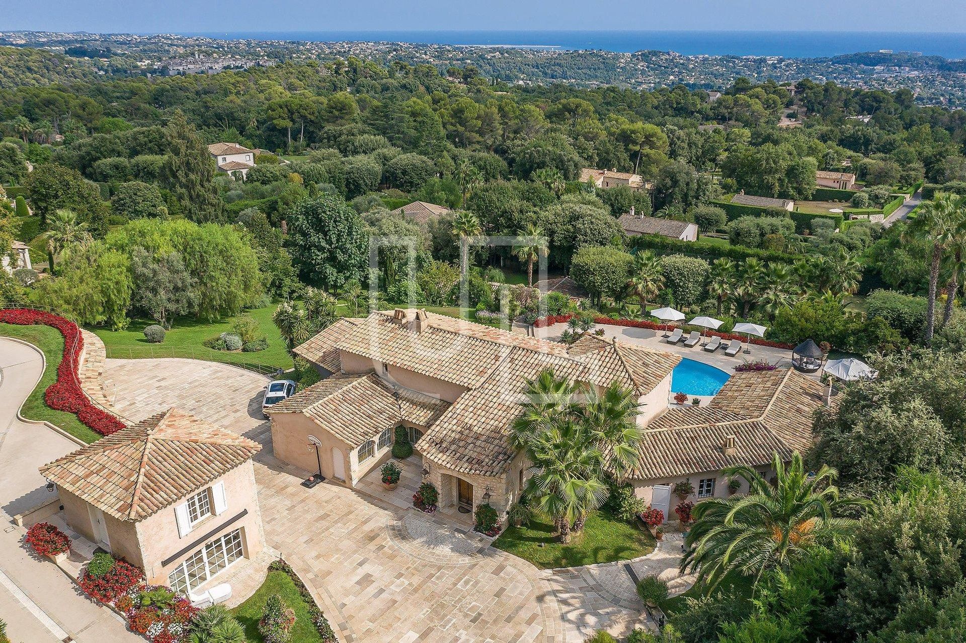 Casa nel La Colle-sur-Loup, Provence-Alpes-Côte d'Azur 10864466