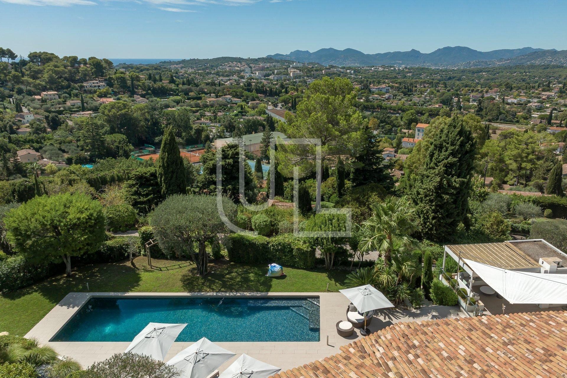 Talo sisään Mougins, Provence-Alpes-Cote d'Azur 10864531