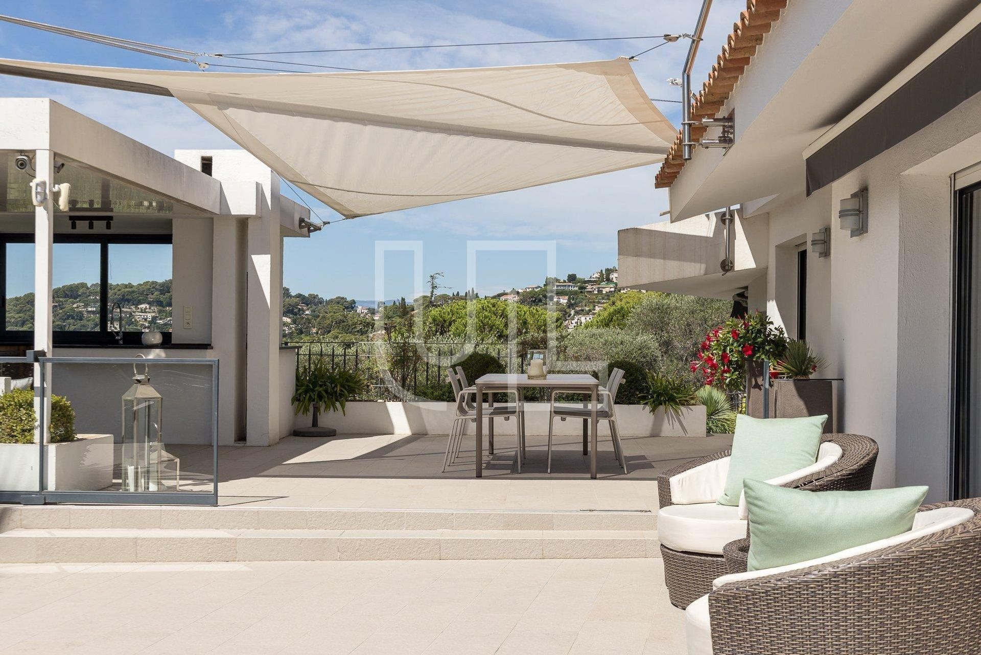 Talo sisään Mougins, Provence-Alpes-Cote d'Azur 10864531