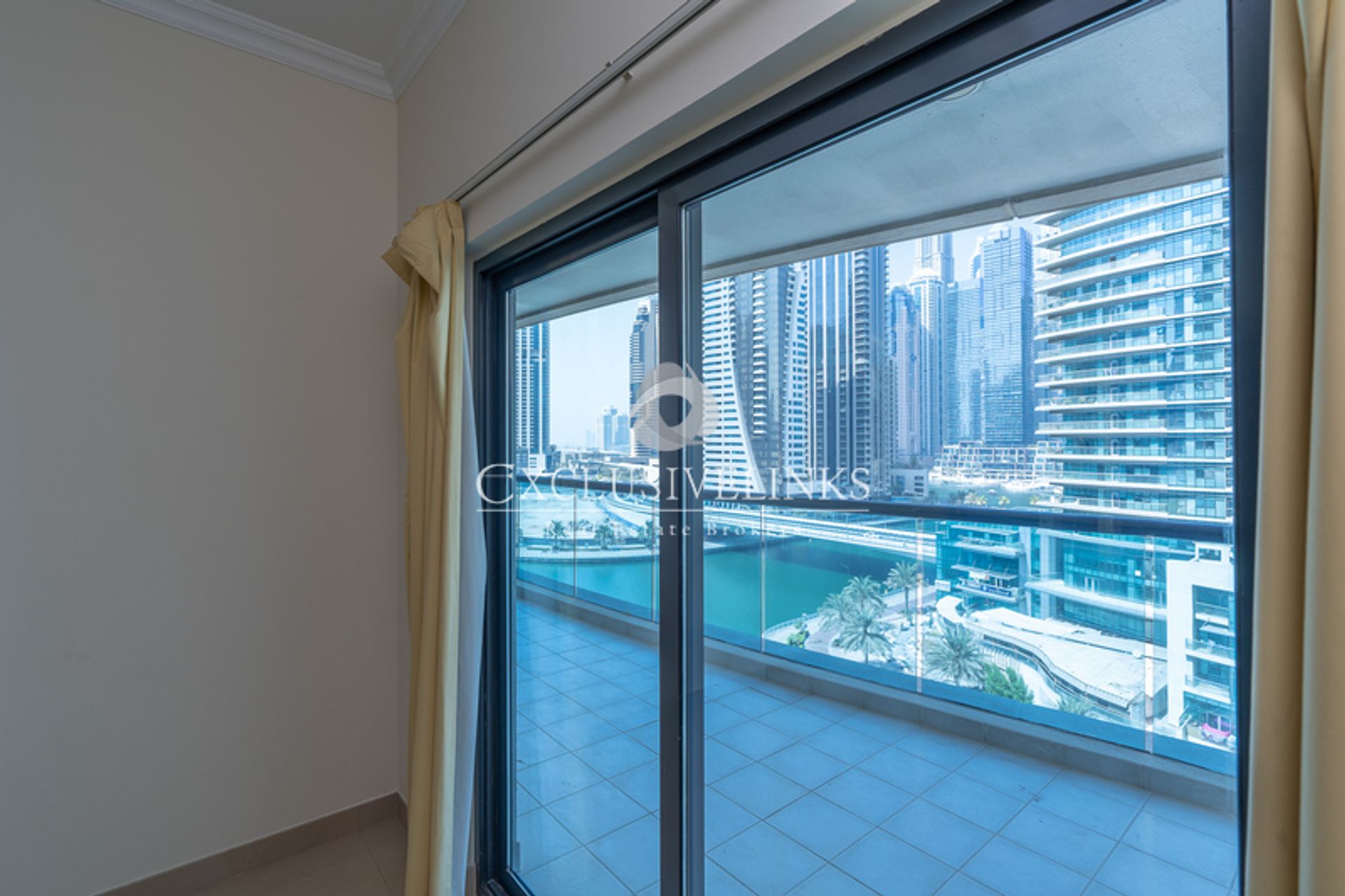 Condominium in Dubai, Dubai 10866132