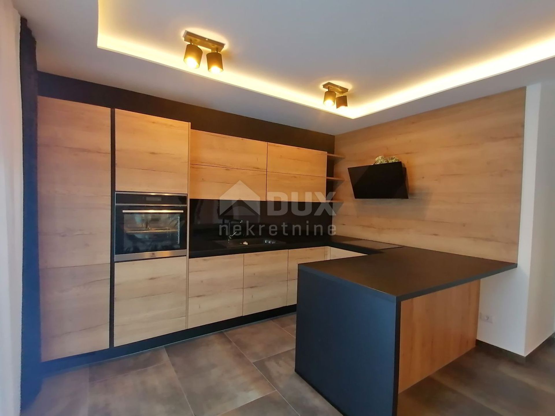 Condominio en Pula, Istarska županija 10868262