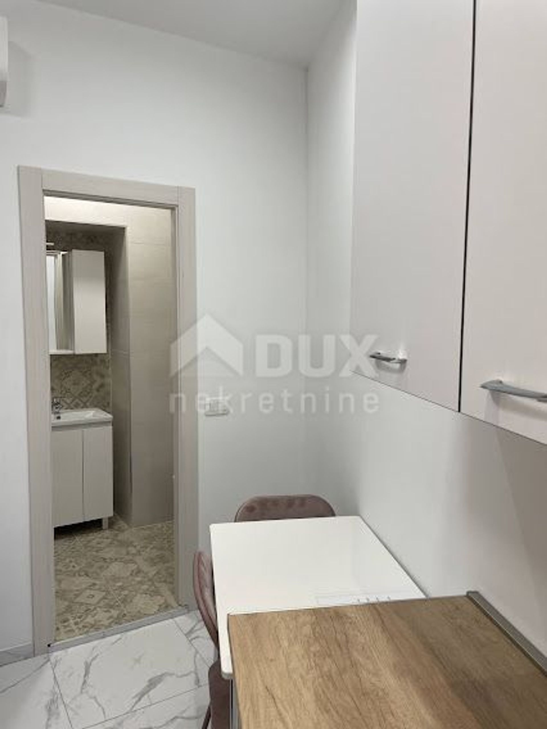 Condominium dans Rijeka, Primorsko-Goranska Zupanija 10869345