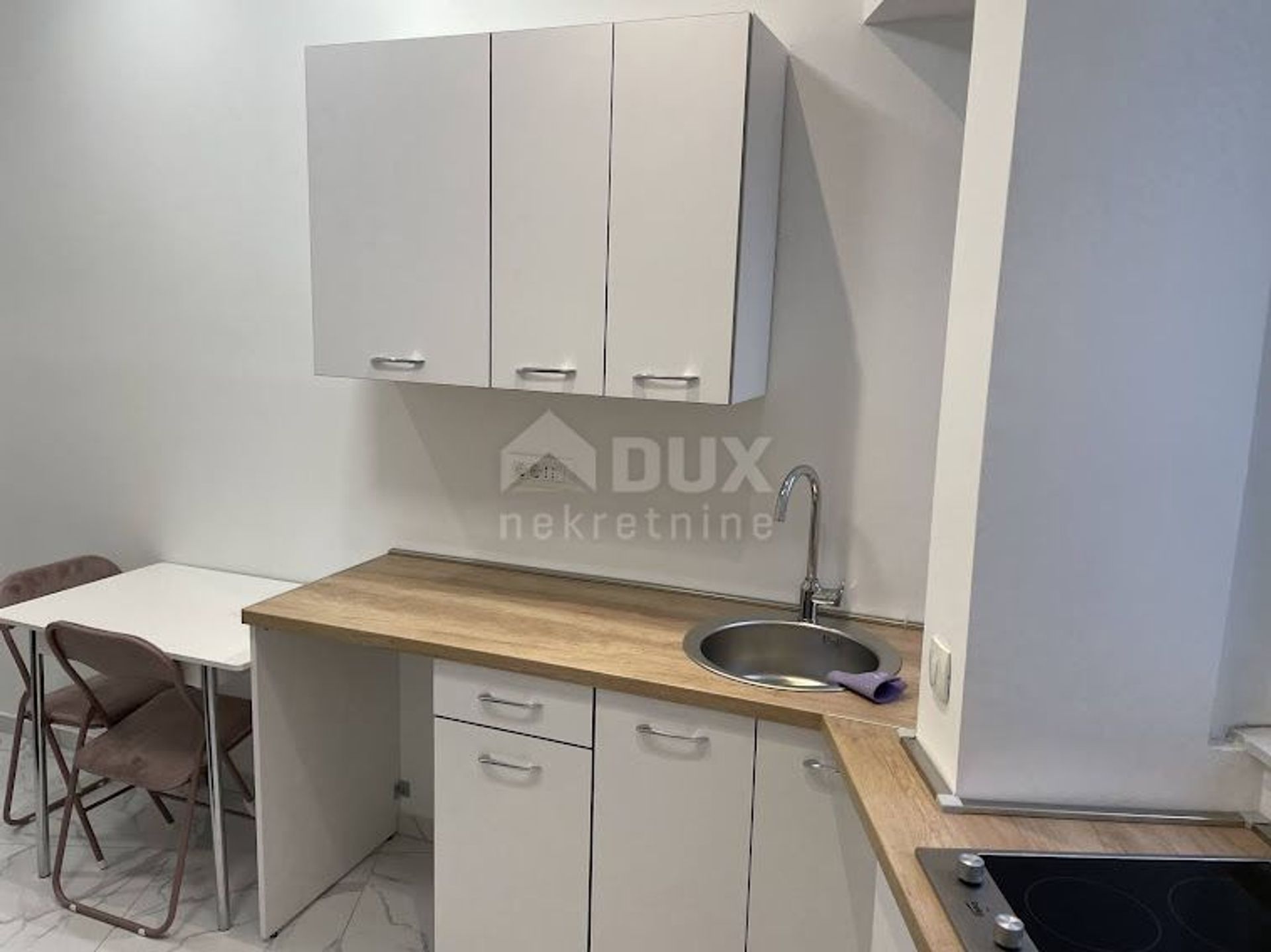 Condominium dans Rijeka, Primorsko-Goranska Zupanija 10869345