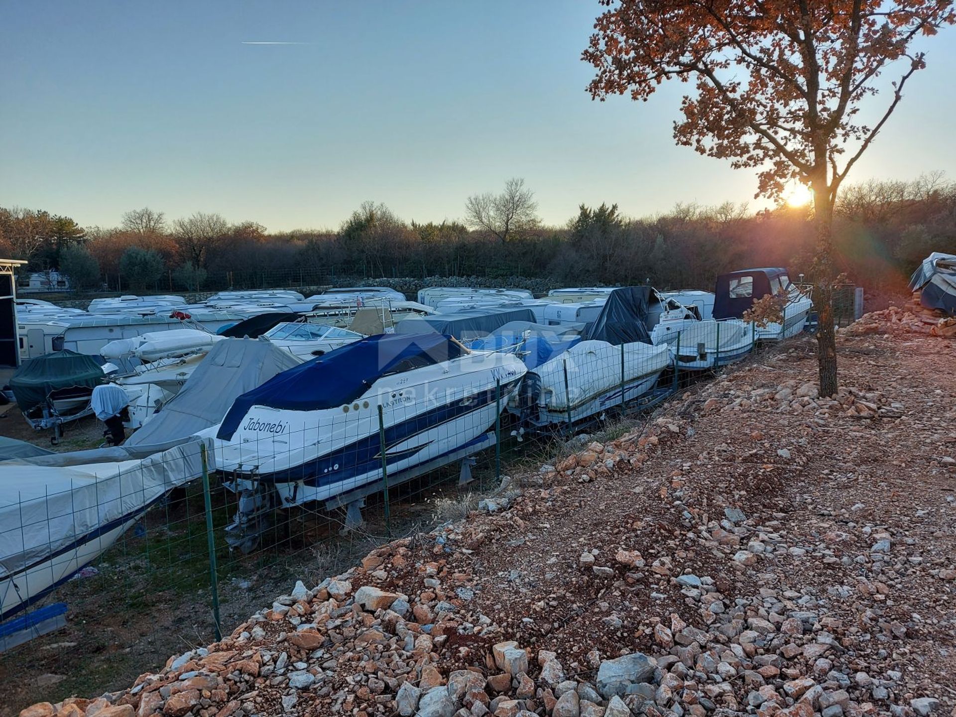 Terre dans Krk, Primorsko-Goranska Zupanija 10869593