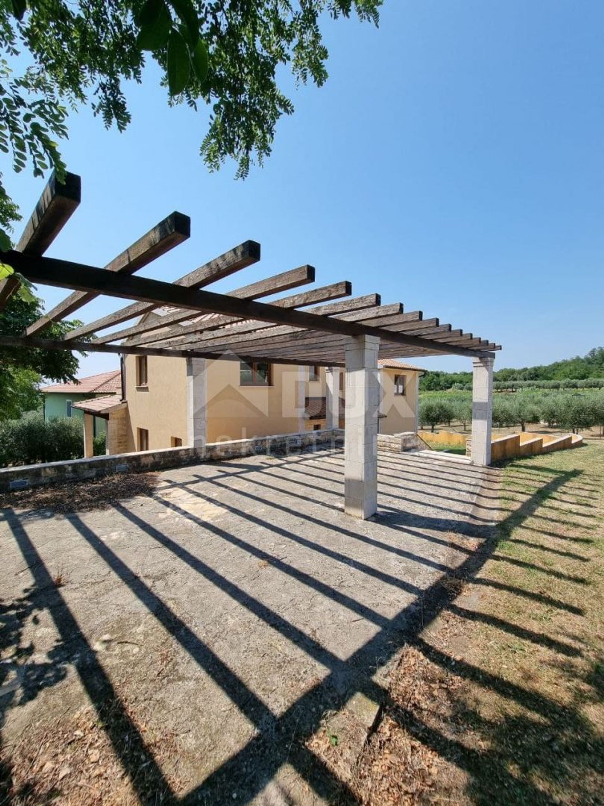 Huis in Kaštelir, Istria County 10870407