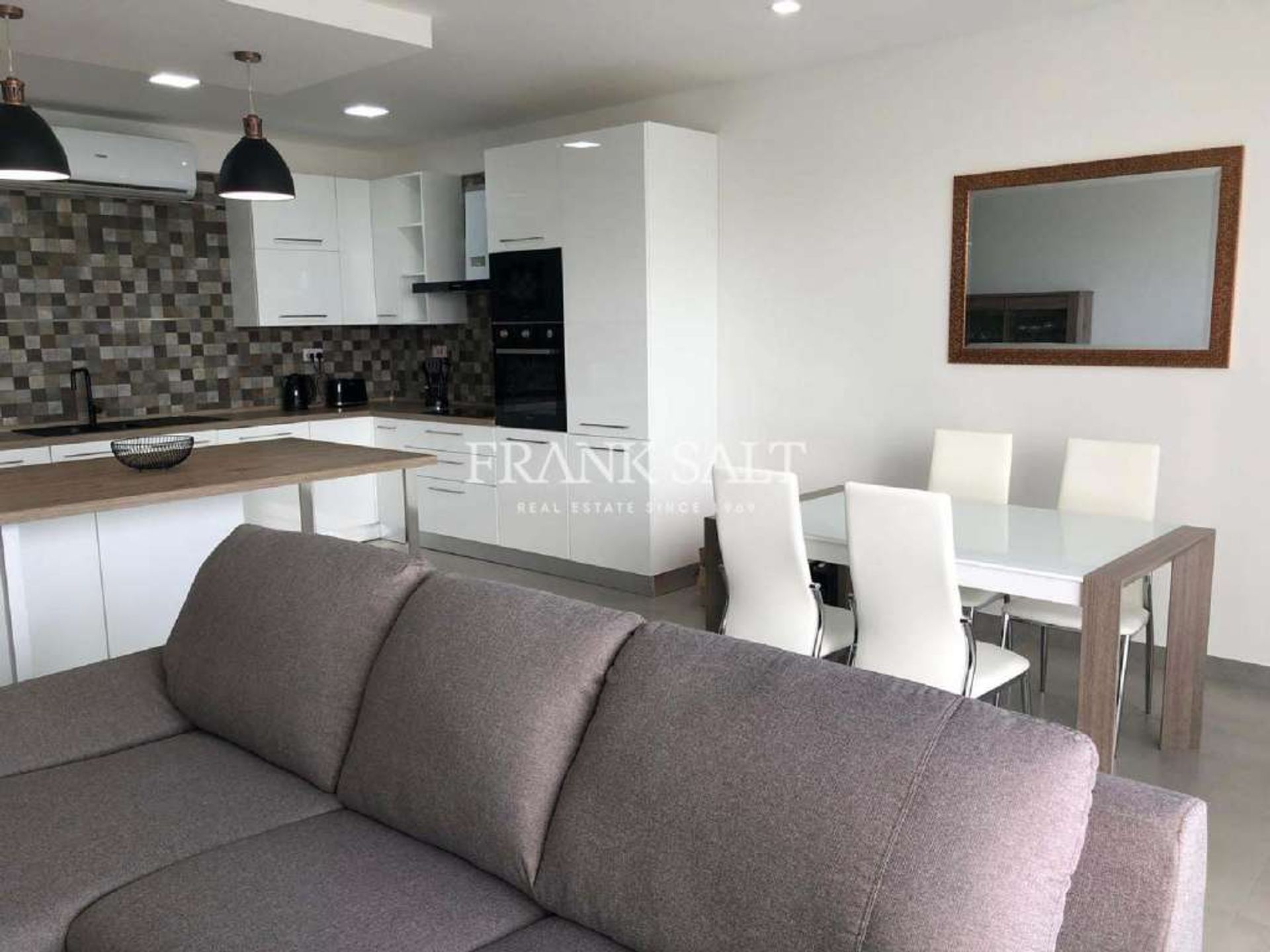 Condominium in San Giljan, San Giljan 10870600