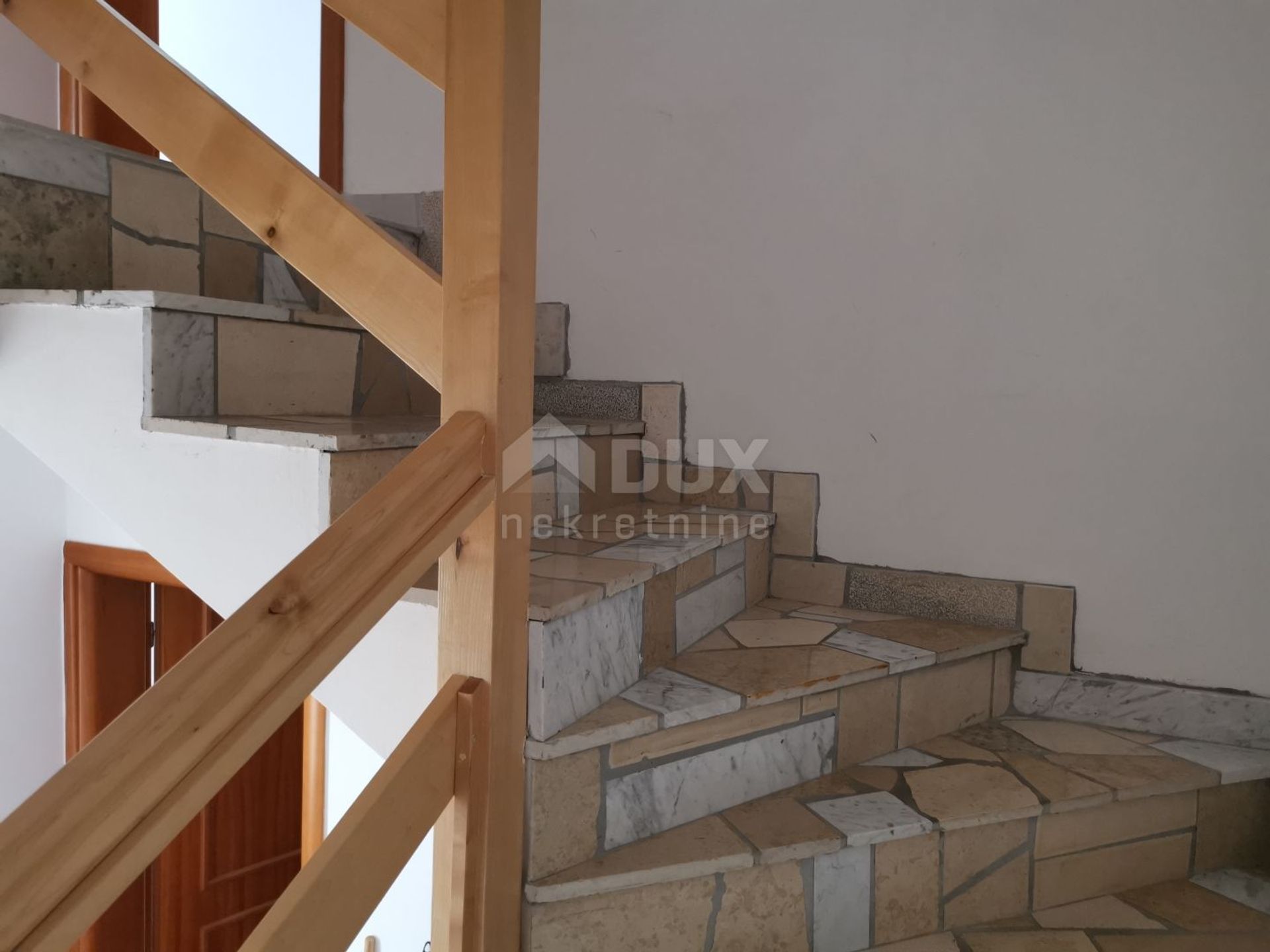 Condominio en Jadranovo, Primorje-Gorski Kotar County 10870794