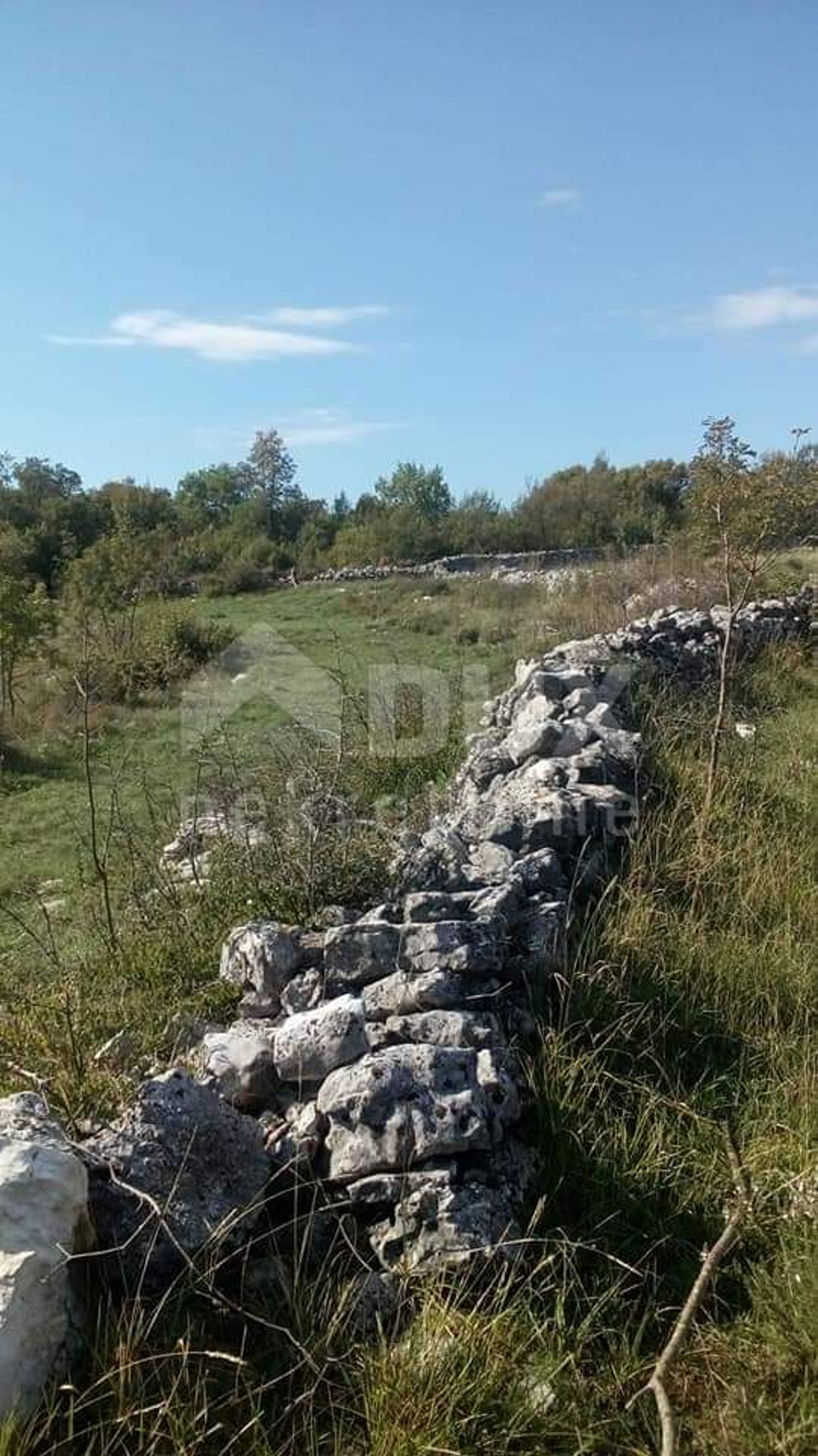 土地 在 Kanfanar, Istria County 10872664