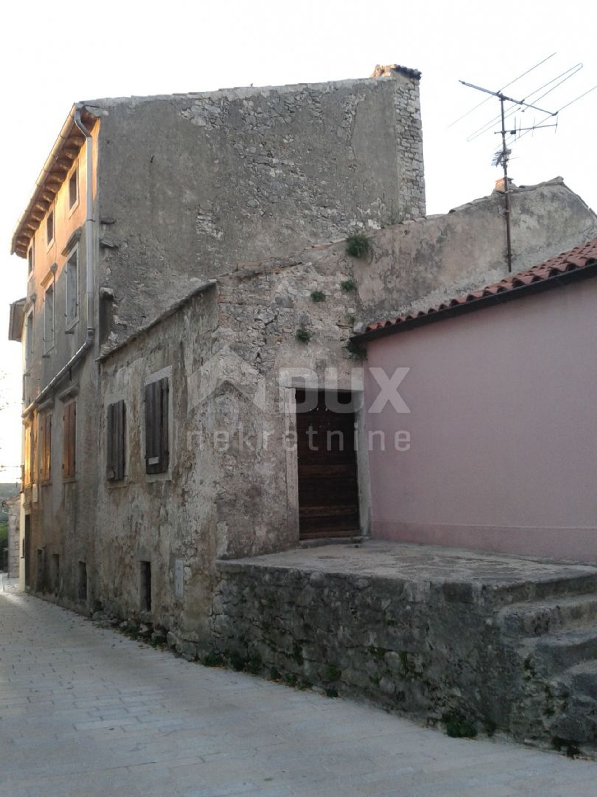 Hus i Pićan, Istria County 10872990