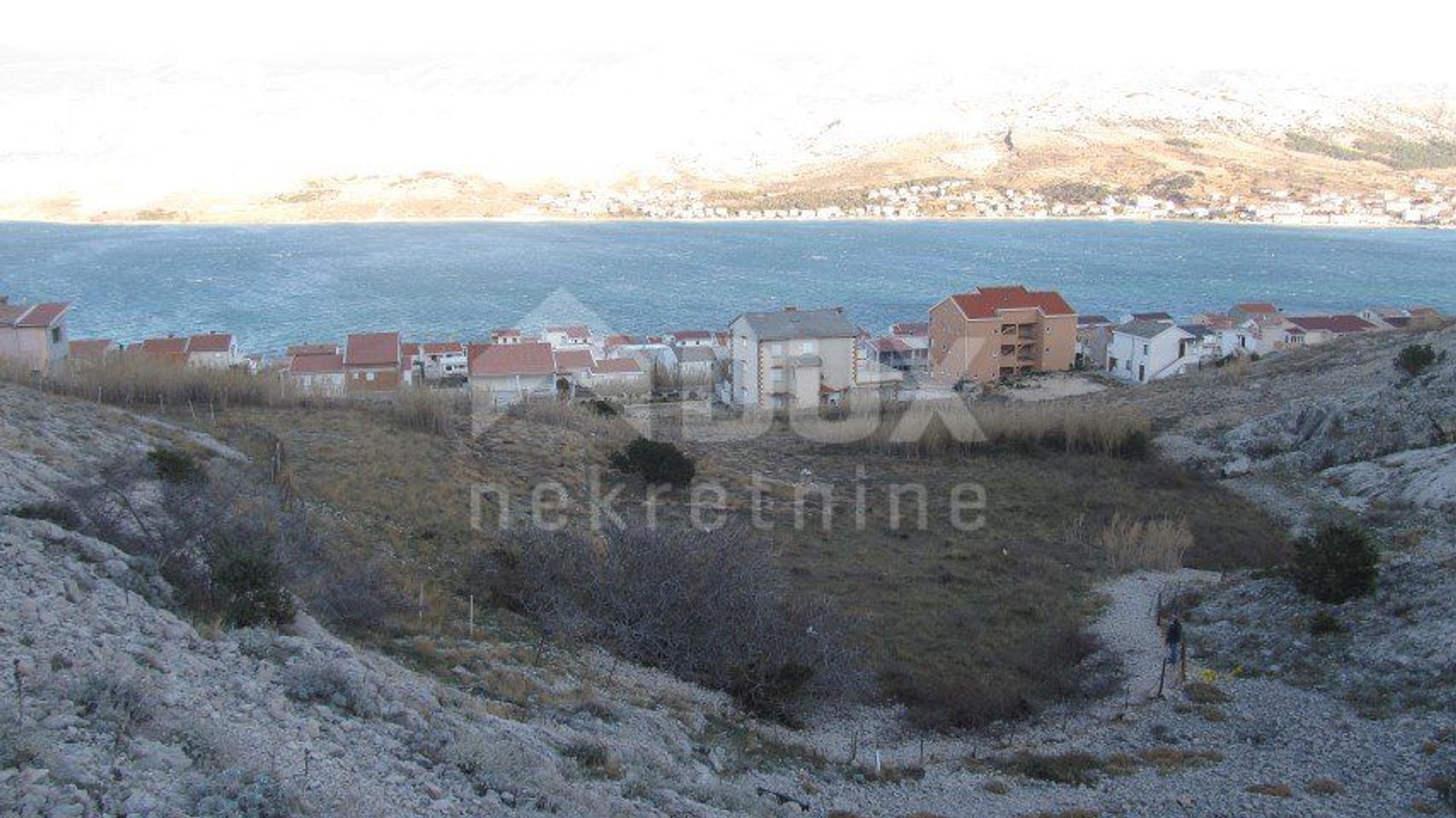 Terre dans Pag, Zadarska Zupanija 10873678