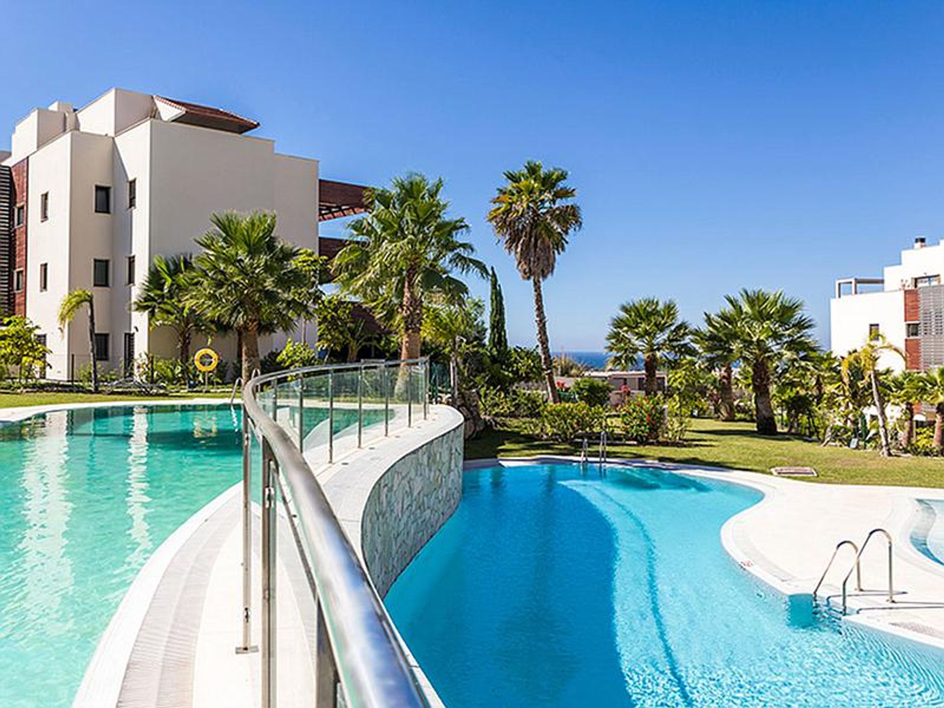 Condominium in Estepona, Andalucía 10875489