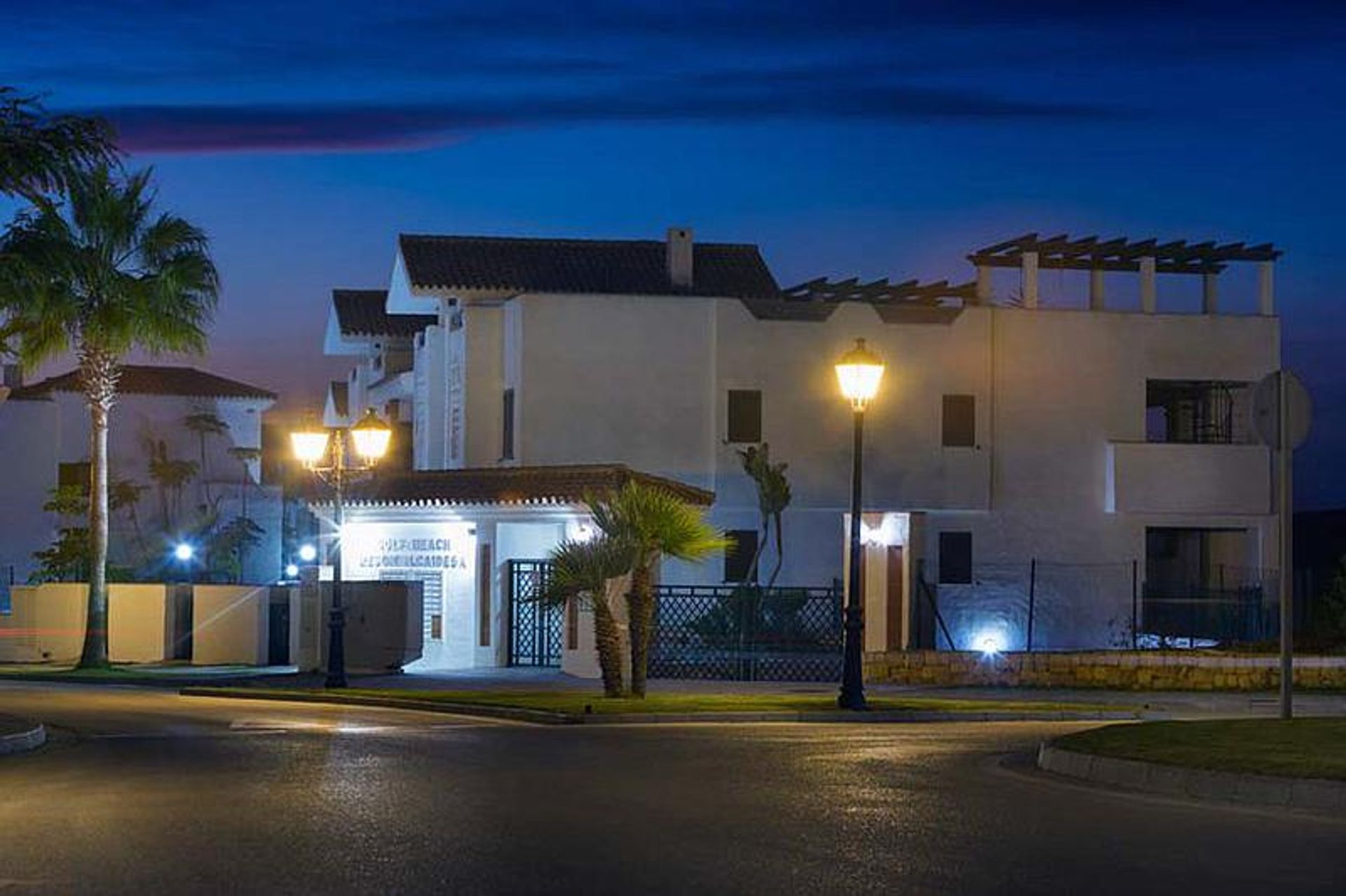 Condominium in San Roque, Andalucía 10875581