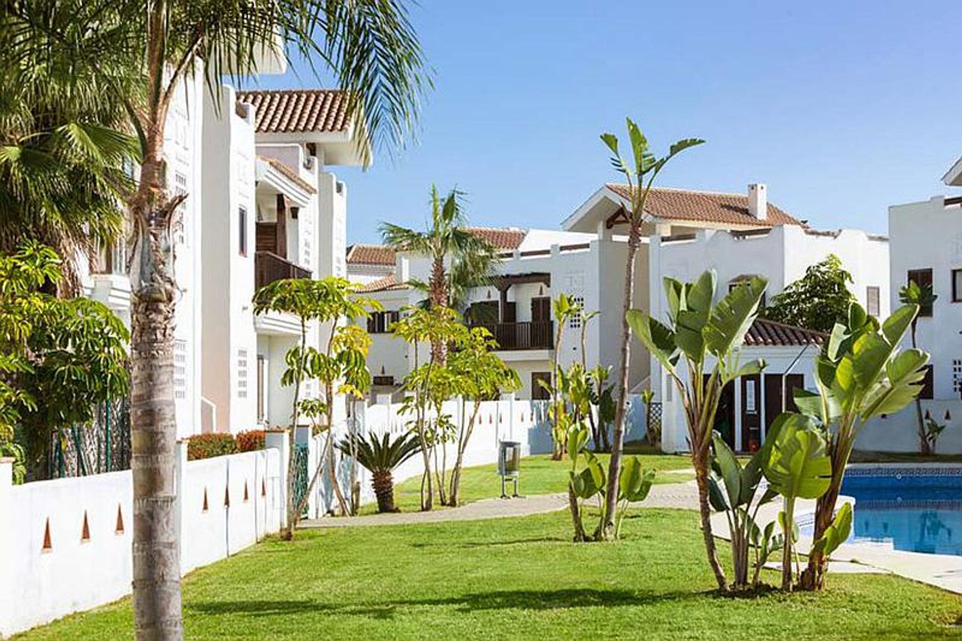 Condominium in San Roque, Andalucía 10875581