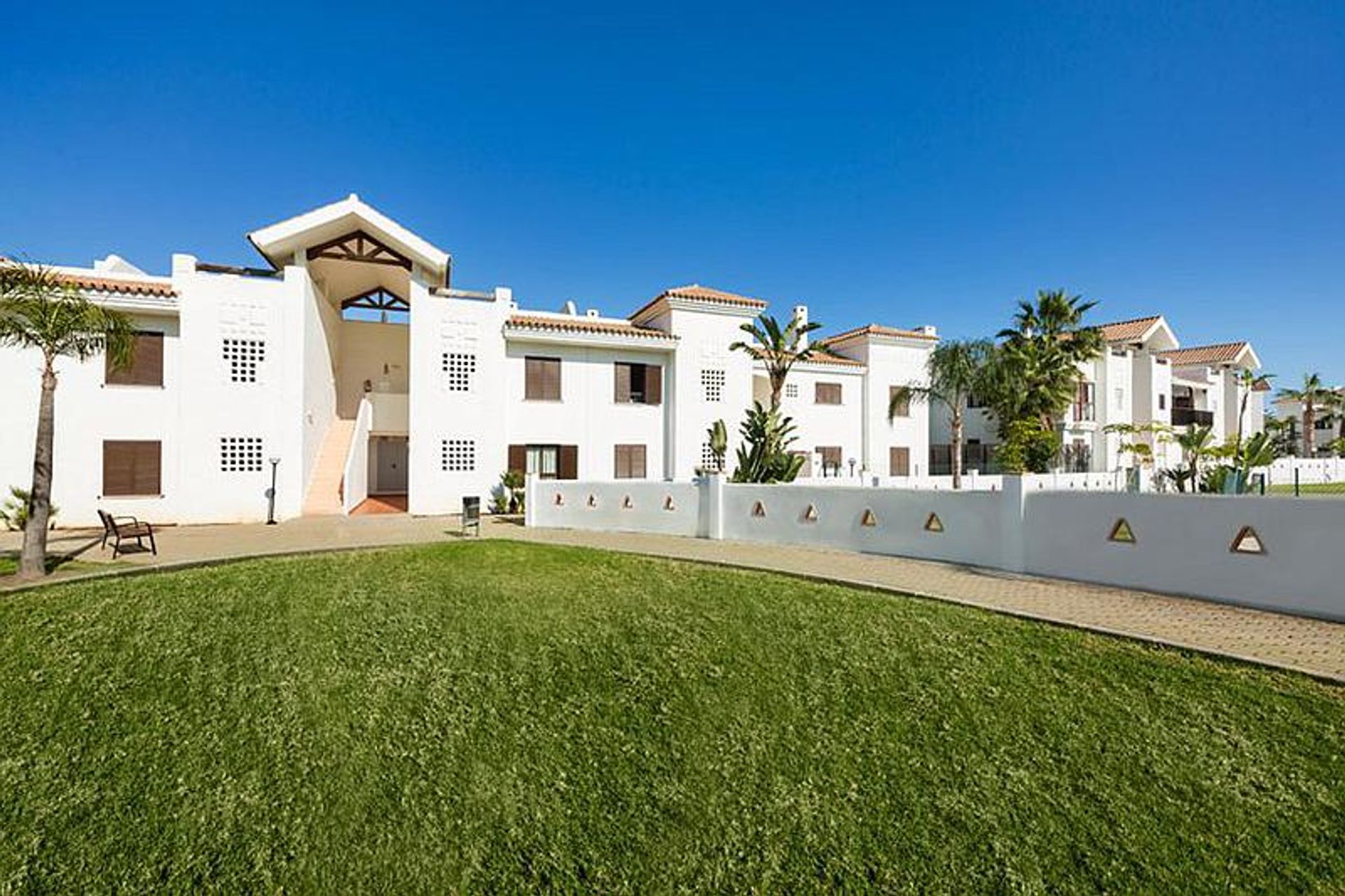 Condominium in San Roque, Andalucía 10875581