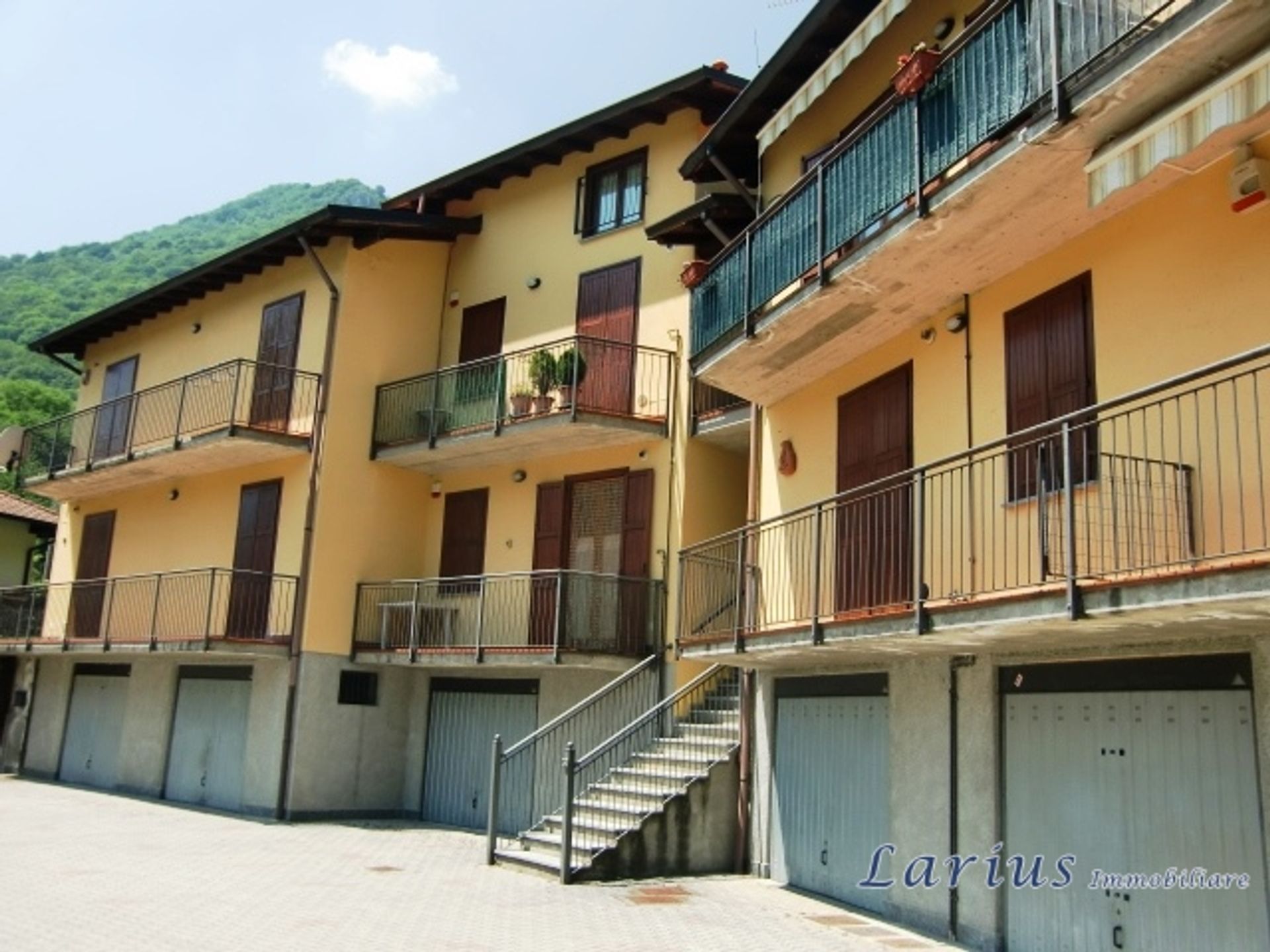 Condominium dans , Lombardy 10876036