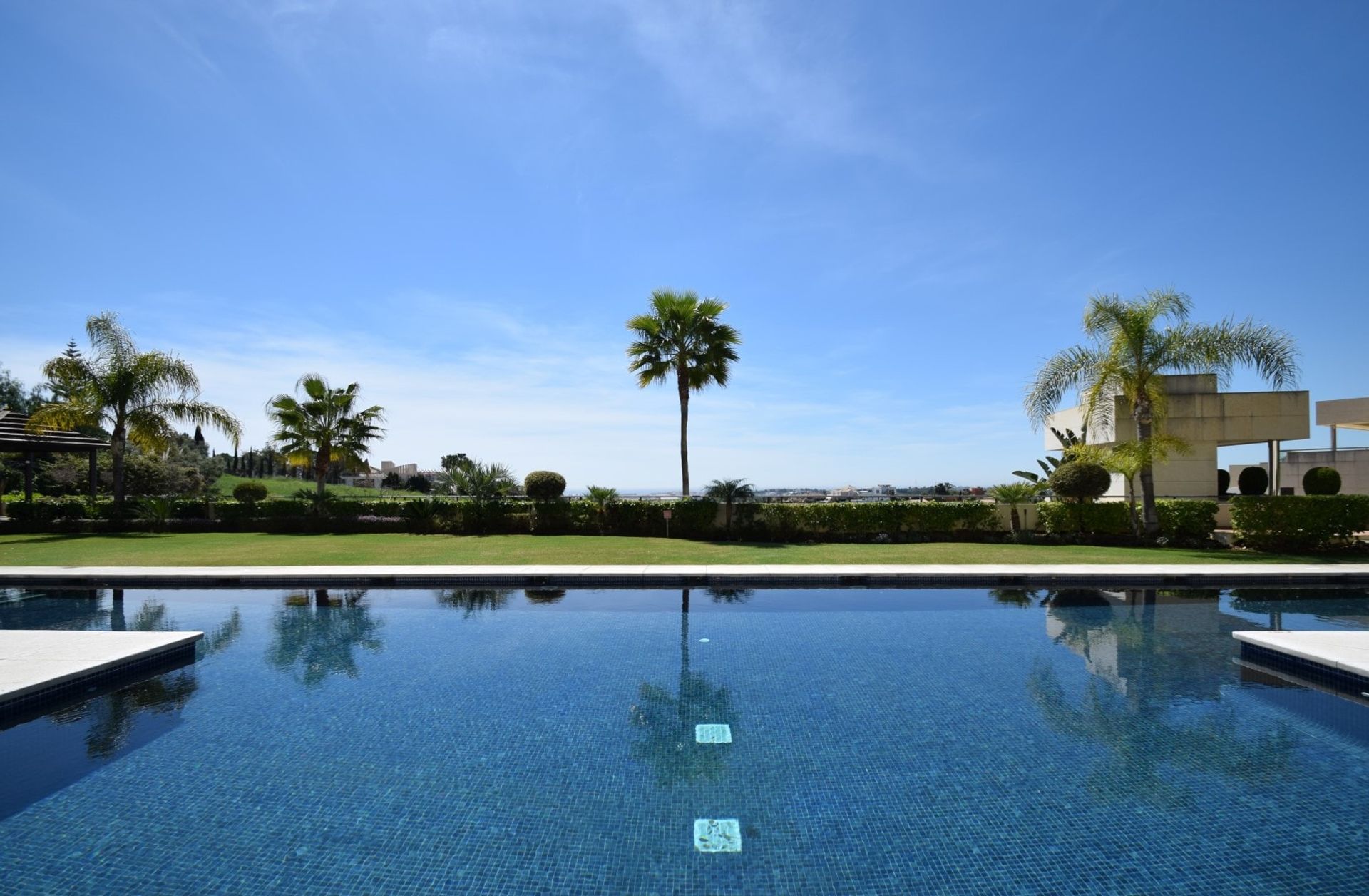 Condominium in Marbella, Andalucía 10876115