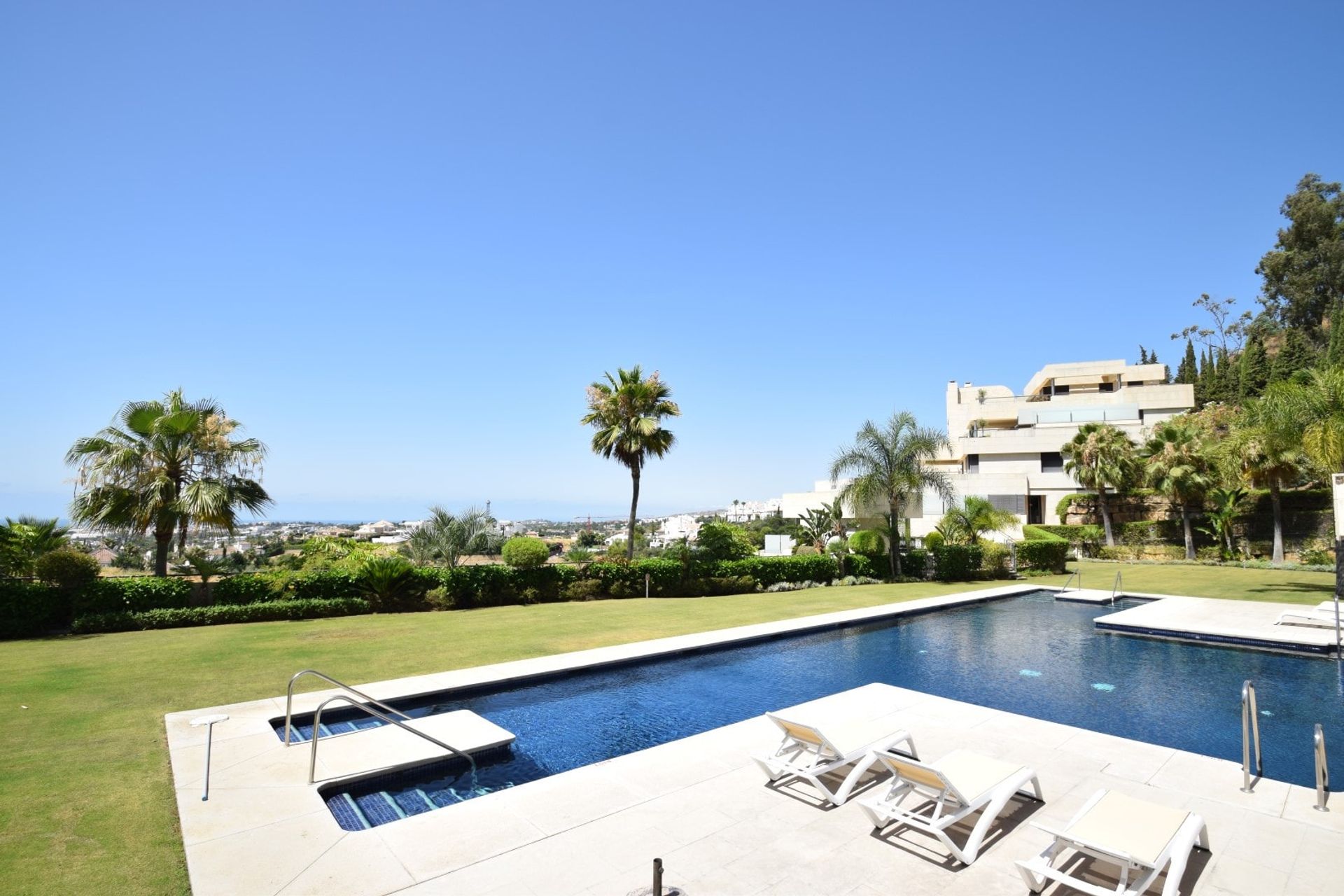 Condominium in Marbella, Andalucía 10876115