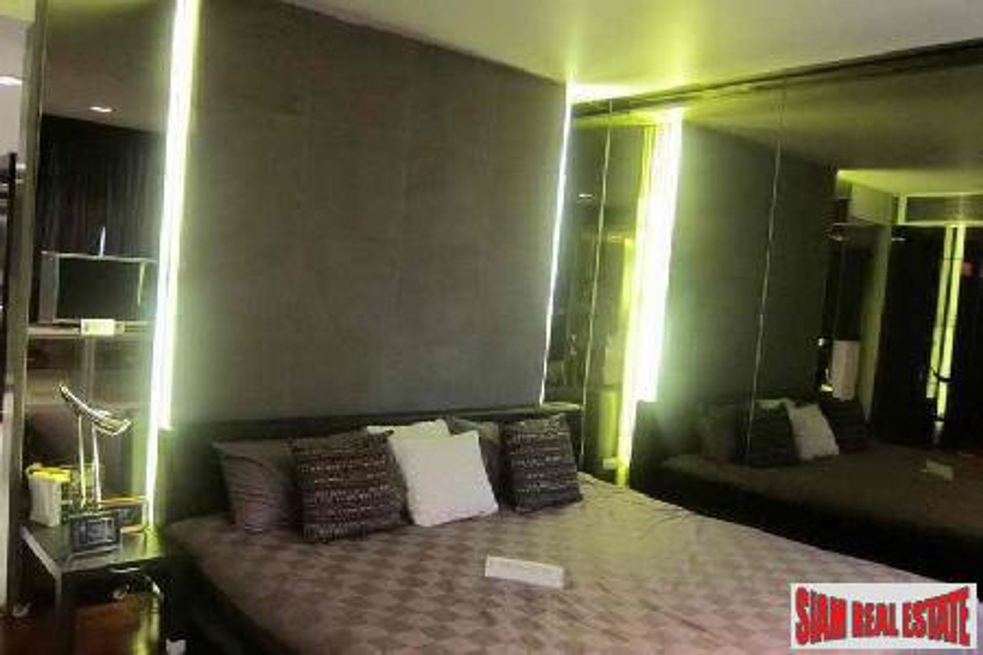 Condominium in , Krung Thep Maha Nakhon 10877212