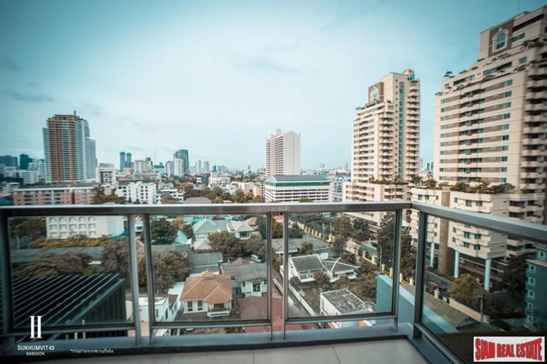 Condominium in Watthana, Krung Thep Maha Nakhon 10877267