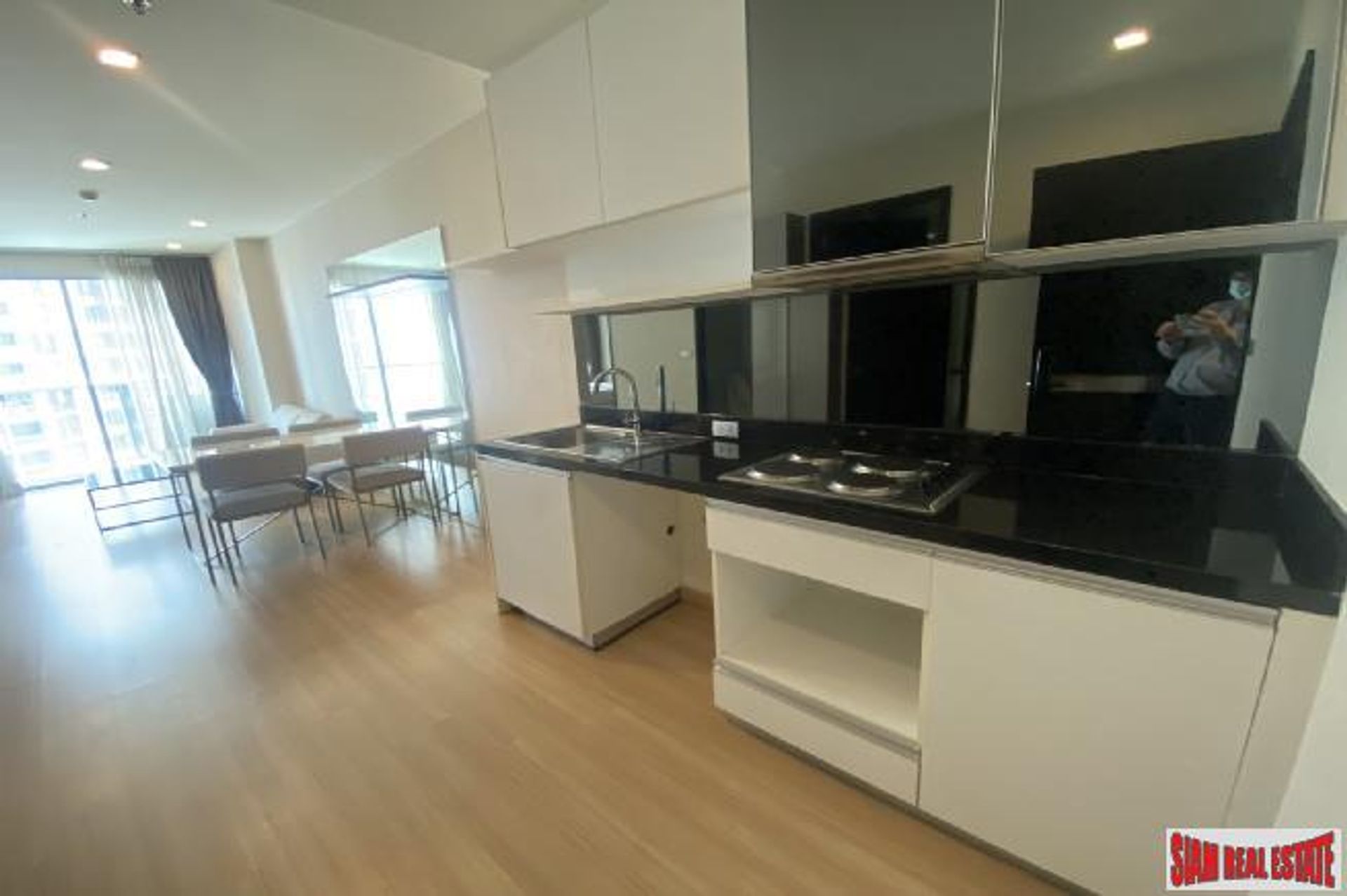 Condominium in Phra Khanong, Krung Thep Maha Nakhon 10877323