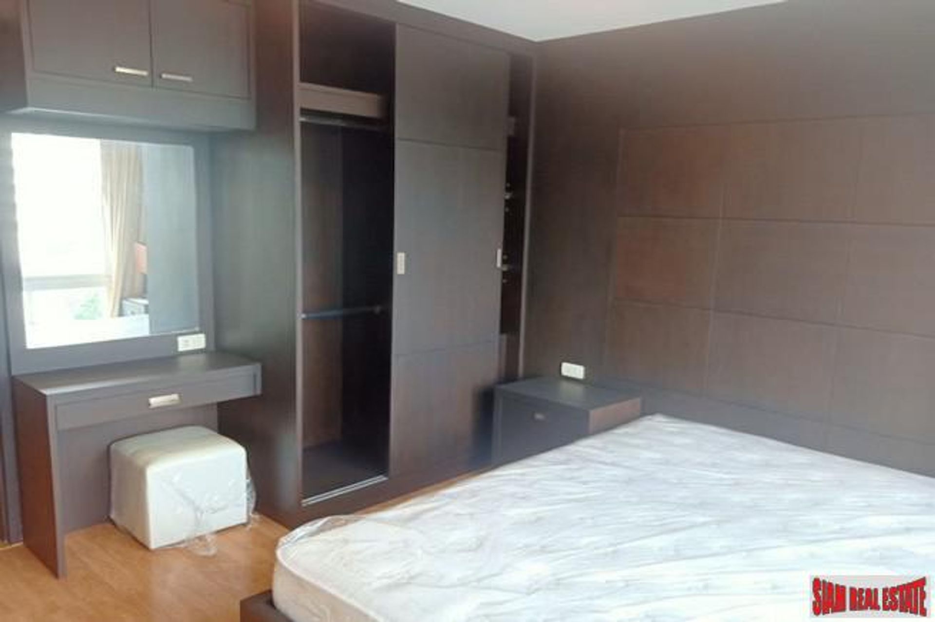 Condominium in Watthana, Krung Thep Maha Nakhon 10877415