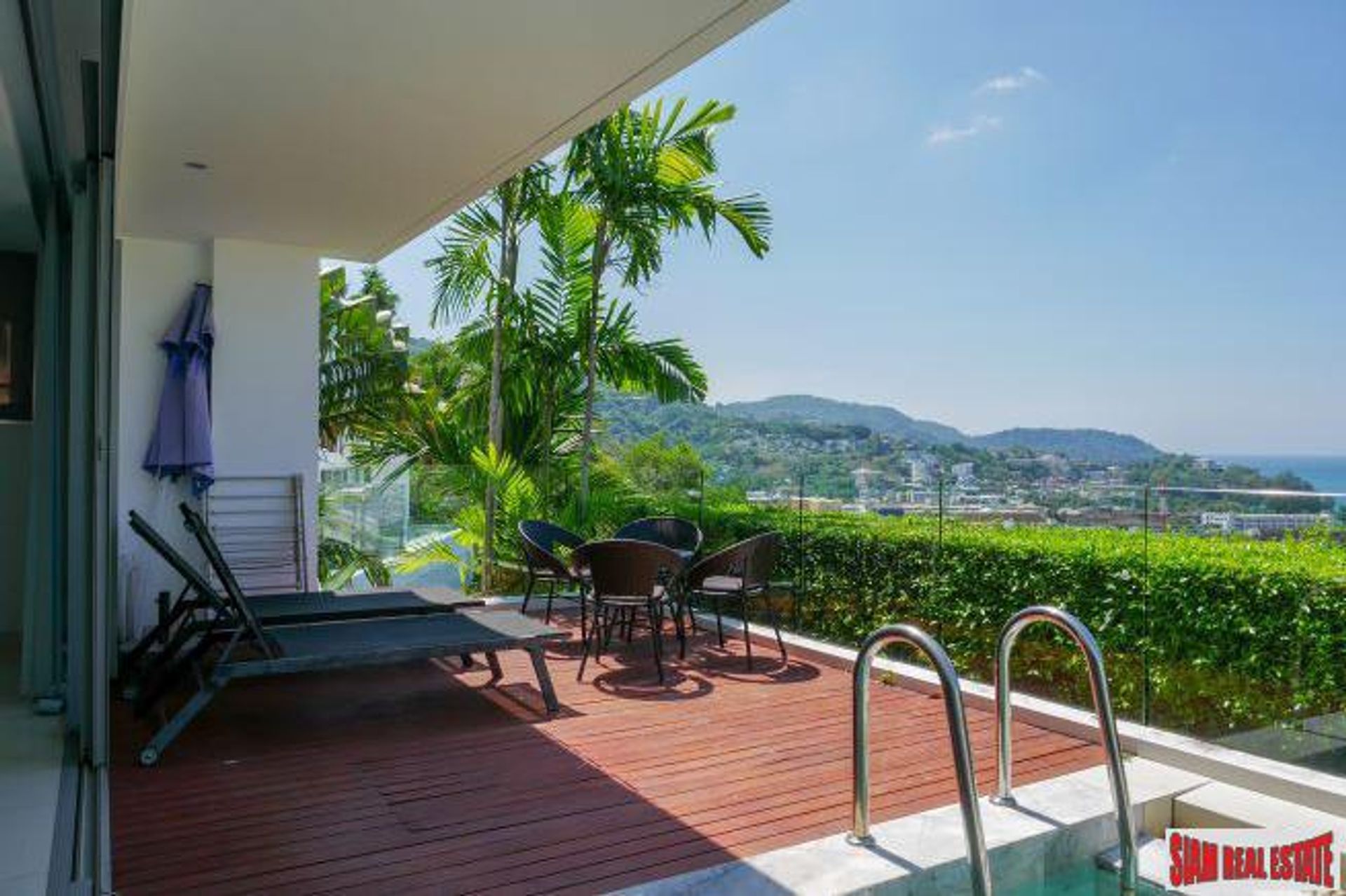 Condominium in Karon, Phuket 10877612