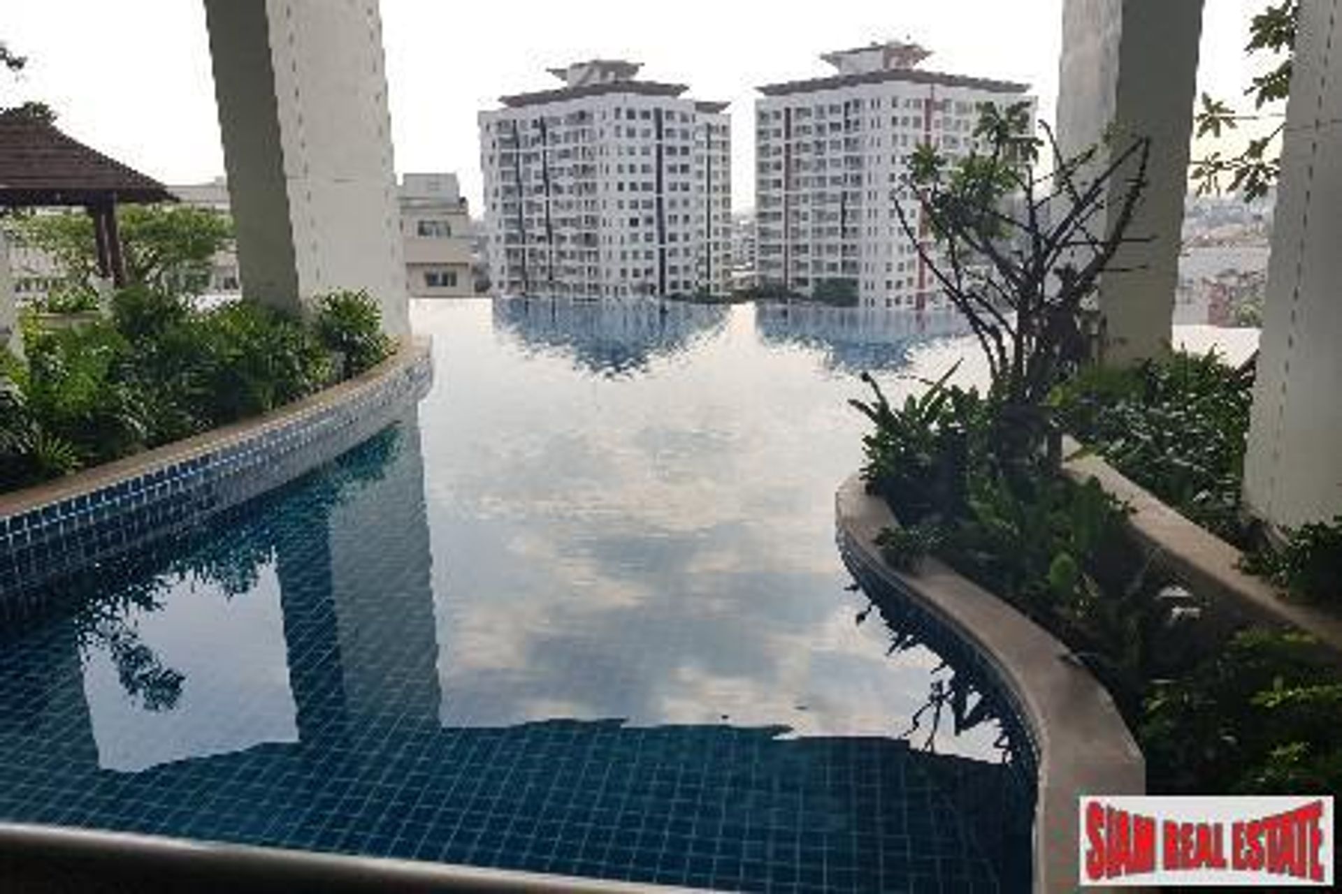 Condominium dans Phra Khanong, Krung Thep Maha Nakhon 10878188