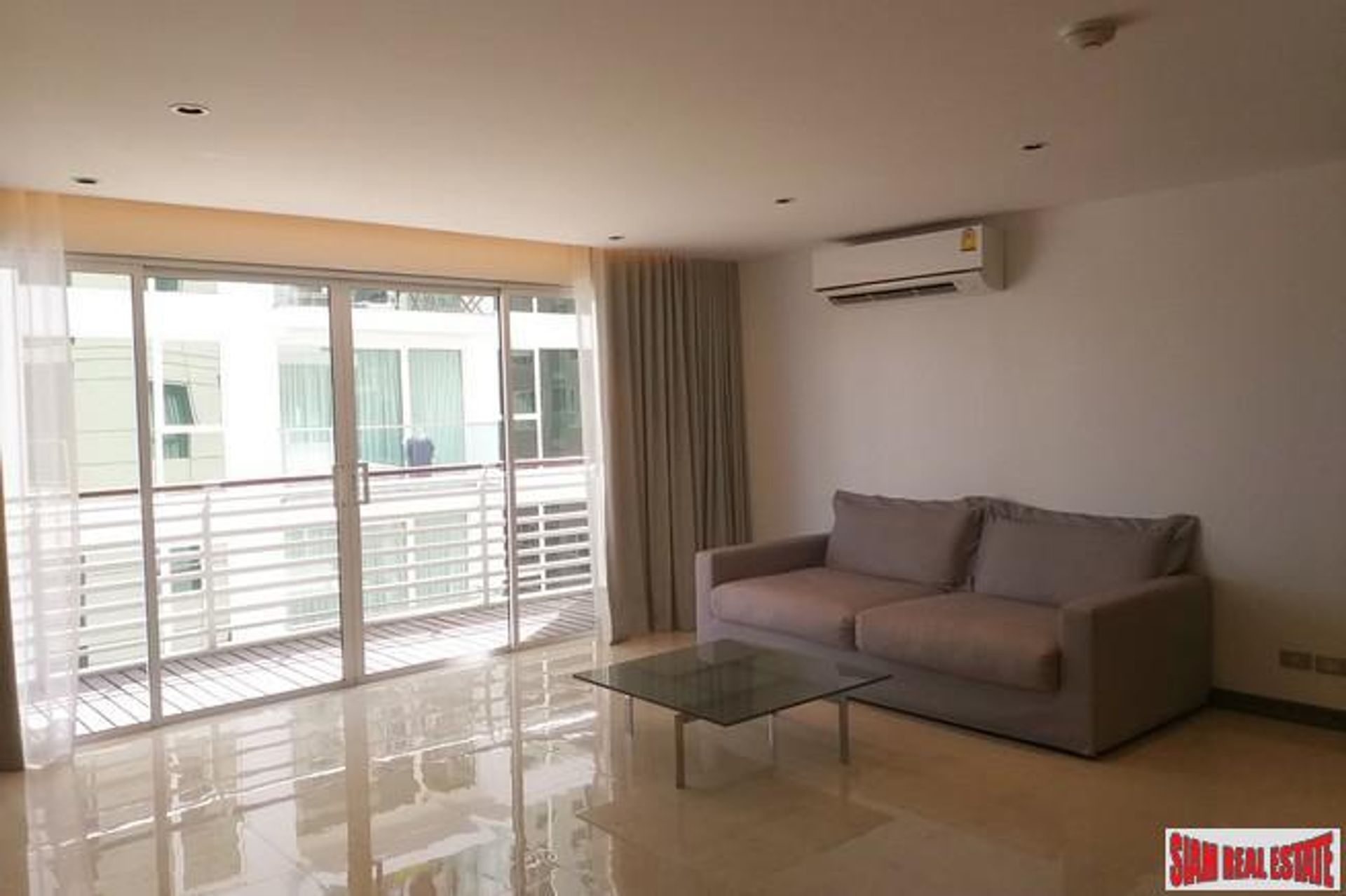 Condominium in Watthana, Krung Thep Maha Nakhon 10878443